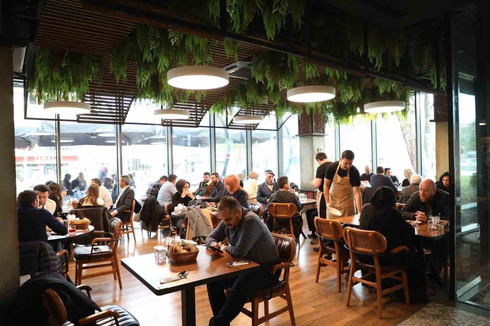 İNEGÖL BELEDİYESİ’NİN GASTRONOMİ MARKALARINDAN GASTRO İNEGÖL, TARIM VE ORMAN BAKANLIĞI TARAFINDAN HAYATA GEÇİRİLEN AYRINTILI MENÜ UYGULAMASINA HIZLICA UYUM SAĞLAYARAK TEMMUZ AYI İTİBARIYLA MENÜLERİNDE UYGULAMAYI BAŞLATTI. GASTRO İNEGÖL, İNEGÖL’DE BU UYGULAMAYI HAYATA GEÇİREN İLK İŞLETME OLDU.
