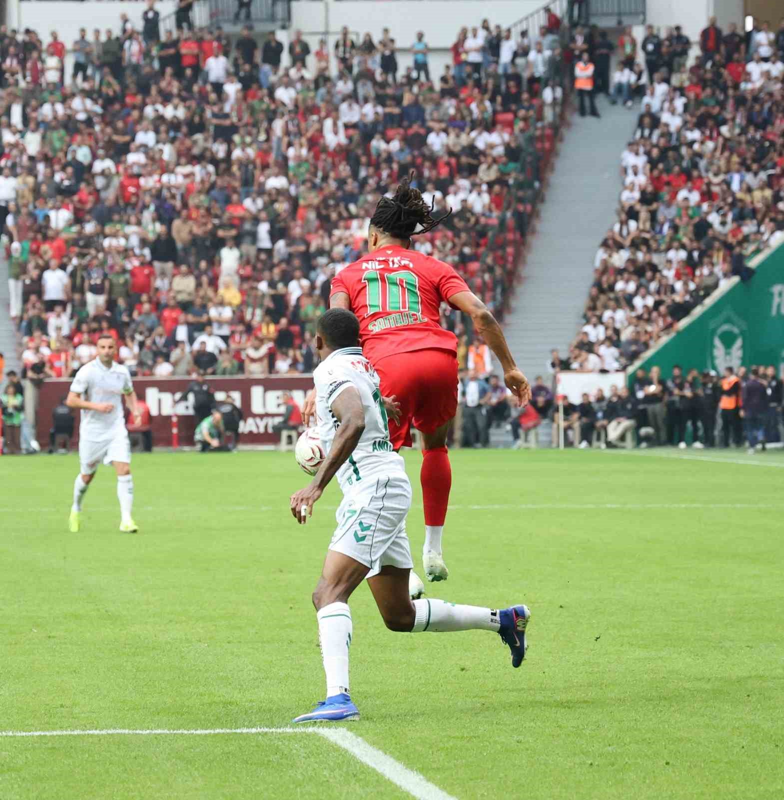 TRENDYOL SÜPER LİG’İN 8. HAFTASINDA AMED SPORTİF FAALİYETLER, SAHASINDA KONYASPOR İLE MÜCADELE EDİYOR. MÜSABAKANIN İLK YARISI GOLSÜZ EŞİTLİK İLE SONUÇLANDI.