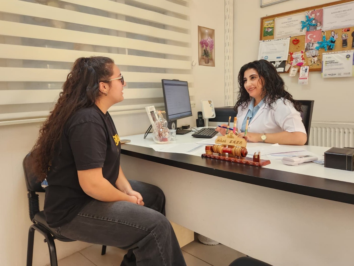 MANİSA BÜYÜKŞEHİR BELEDİYESİ EĞİTİM MERKEZLERİ (MABEM), YKS VE LGS TERCİH DÖNEMİNDE ÖĞRENCİLERİN GELECEKLERİNE YÖN VERMESİNE DESTEK OLDU. ÜCRETSİZ DANIŞMANLIK HİZMETİNDEN 2 BİN 71 ÖĞRENCİ İLE BİN 15 VELİ YARARLANDI.