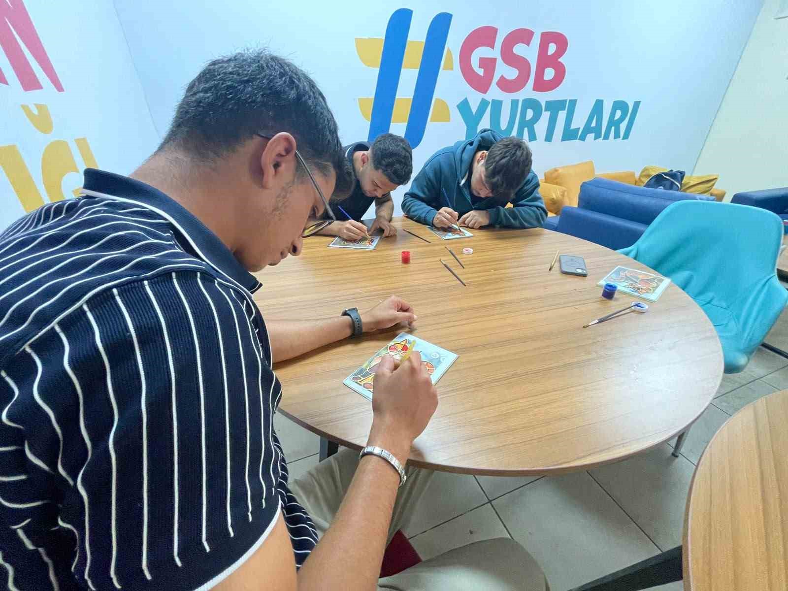 MUĞLA ERKEK ÖĞRENCİ YURDUNDA GENÇLERE YÖNELİK SOSYAL, SANATSAL VE SPORTİF FAALİYETLER SÜRÜYOR
