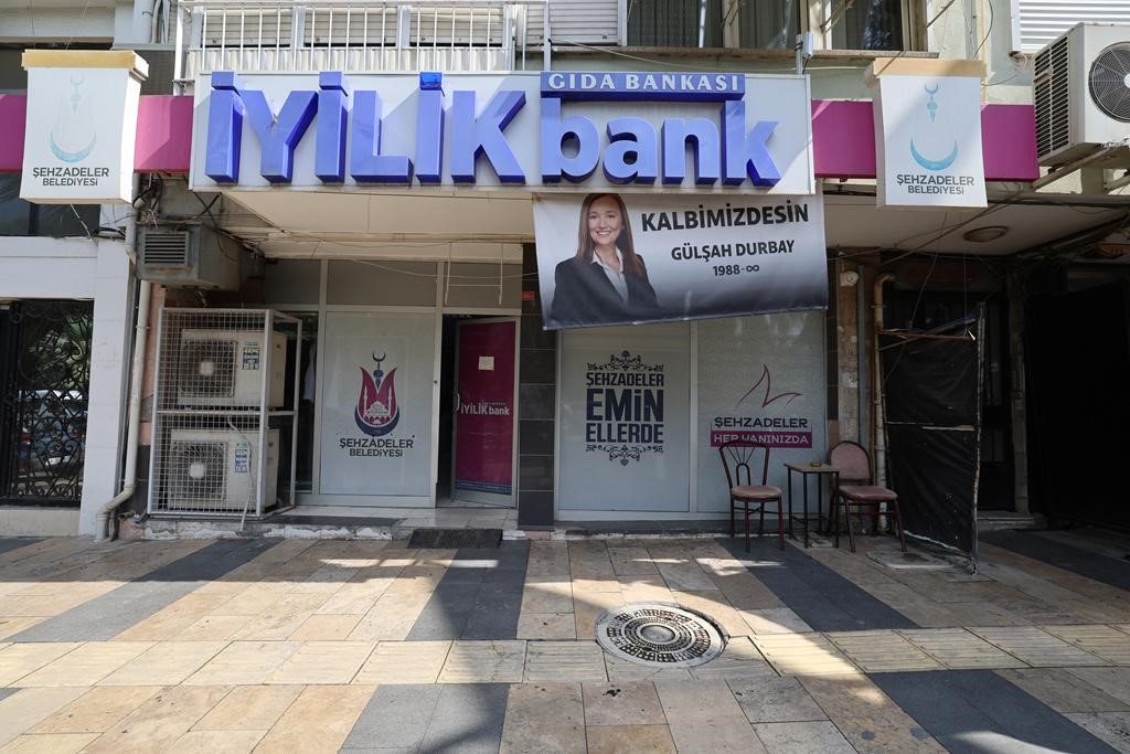 ŞEHZADELER BELEDİYESİ’NİN, SOSYAL BELEDİYECİLİK ANLAYIŞI KAPSAMINDA, 12-36 AY ARASI ÇOCUĞU OLAN AİLELER İÇİN HAYATA GEÇİRDİĞİ ‘SÜT KARDEŞİM’ PROJESİ, 2026 YILININ BAŞINDAN BUGÜNE KADAR YÜZLERCE AİLEYE ULAŞTI.