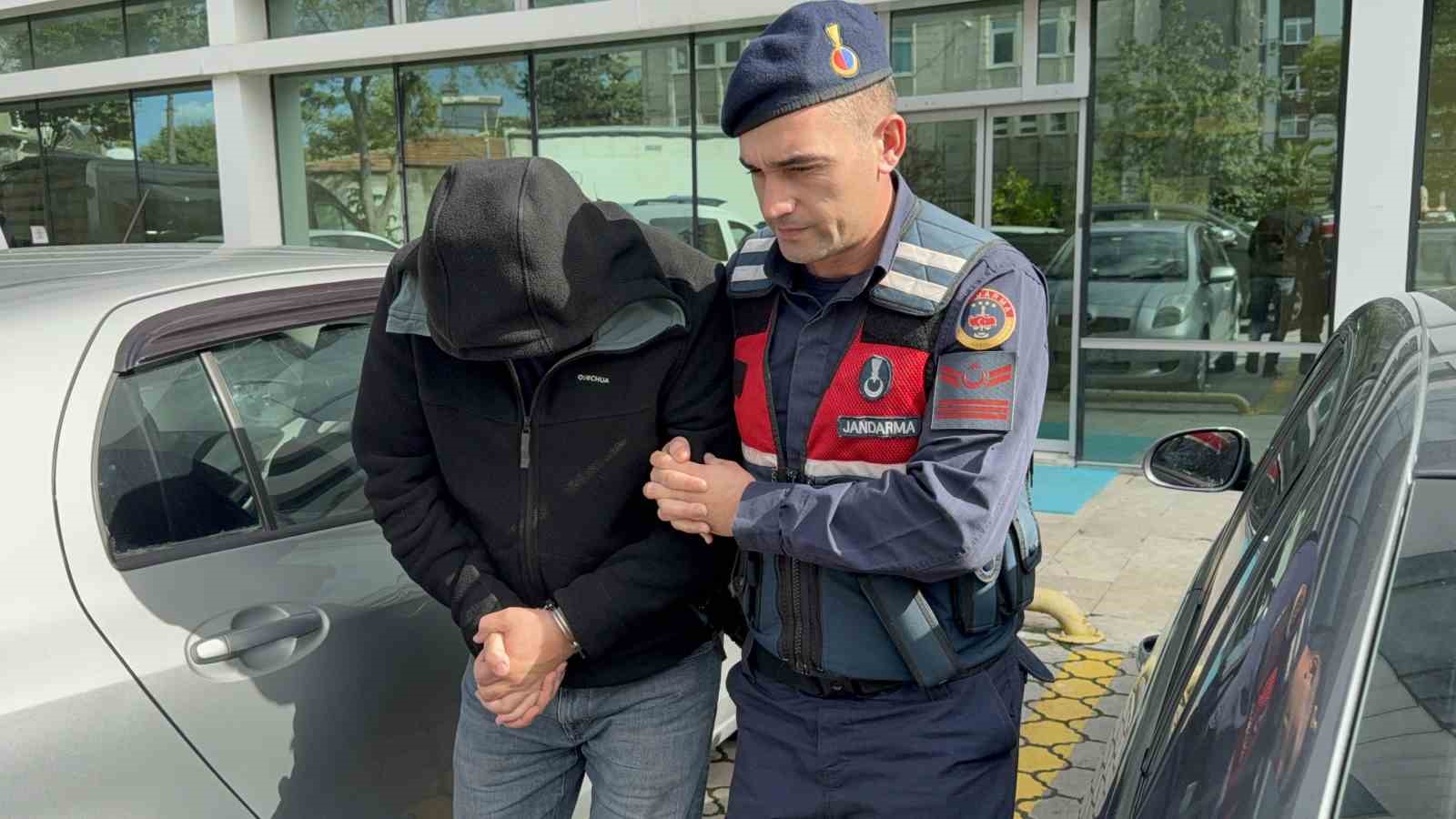 JANDARMADAKİ İŞLEMLERİNİN ARDINDAN BUGÜN SAMSUN ADLİYESİNE SEVK EDİLEN O.K., ÇIKARILDIĞI MAHKEMECE TUTUKLANARAK CEZAEVİNE GÖNDERİLDİ.