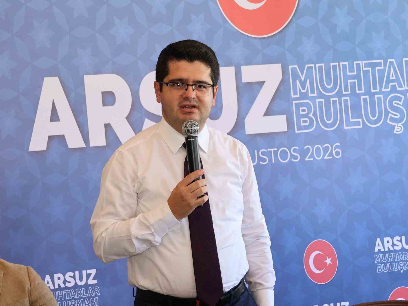 ARSUZ’DA DÜZENLENEN MUHTARLAR BULUŞMASI PROGRAMINDA KAYMAKAM FATİH EROĞLU, MİLLETVEKİLLERİ, KURUM YETKİLİLERİ VE MUHTARLARLA BİR ARAYA GELDİ.