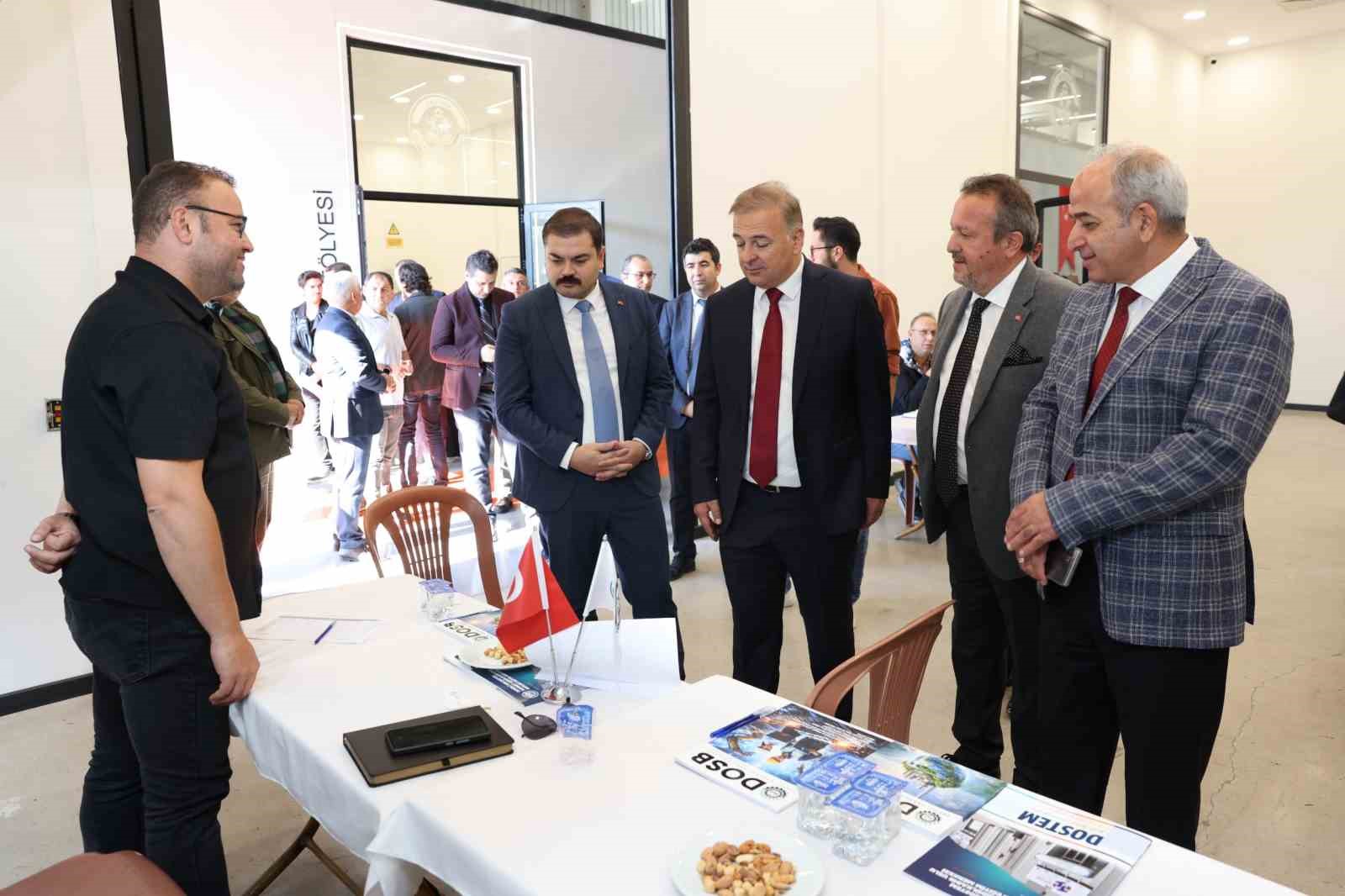 DENİZLİ ORGANİZE SANAYİ BÖLGESİ MÜDÜRLÜĞÜ İLE DENİZLİ ÇALIŞMA VE İŞ KURUMU İL MÜDÜRLÜĞÜ İŞ BİRLİĞİNDE, BÖLGEDE FAALİYET GÖSTEREN FİRMALARIN NİTELİKLİ İŞ GÜCÜNE ERİŞİMİNİ KOLAYLAŞTIRMAK VE İŞ ARAYAN VATANDAŞLARI AÇIK İŞ POZİSYONLARIYLA BULUŞTURMAK AMACIYLA "TOPLU İŞ GÖRÜŞMESİ ETKİNLİĞİ" DÜZENLENDİ.