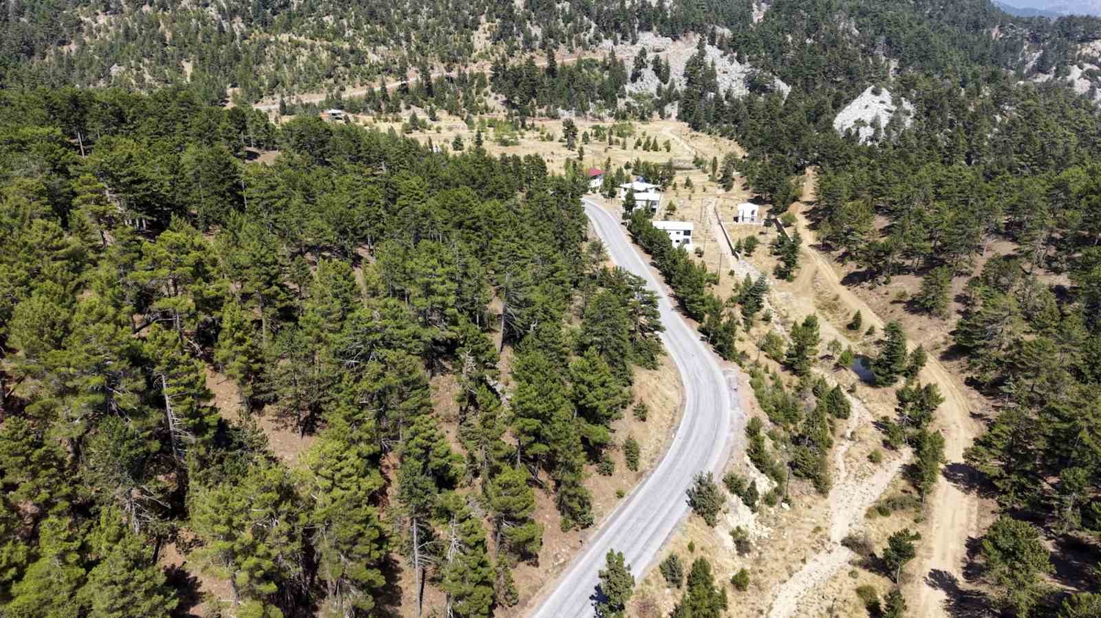 MERSİN BÜYÜKŞEHİR BELEDİYESİ TARAFINDAN BOZYAZI İLÇESİNDE DERBENT İLE USTALAR ARASINDAKİ 14 KİLOMETRELİK YOL, SATHİ KAPLAMA ASFALT ÇALIŞMASIYLA YENİLENEREK HİZMETE AÇILDI.