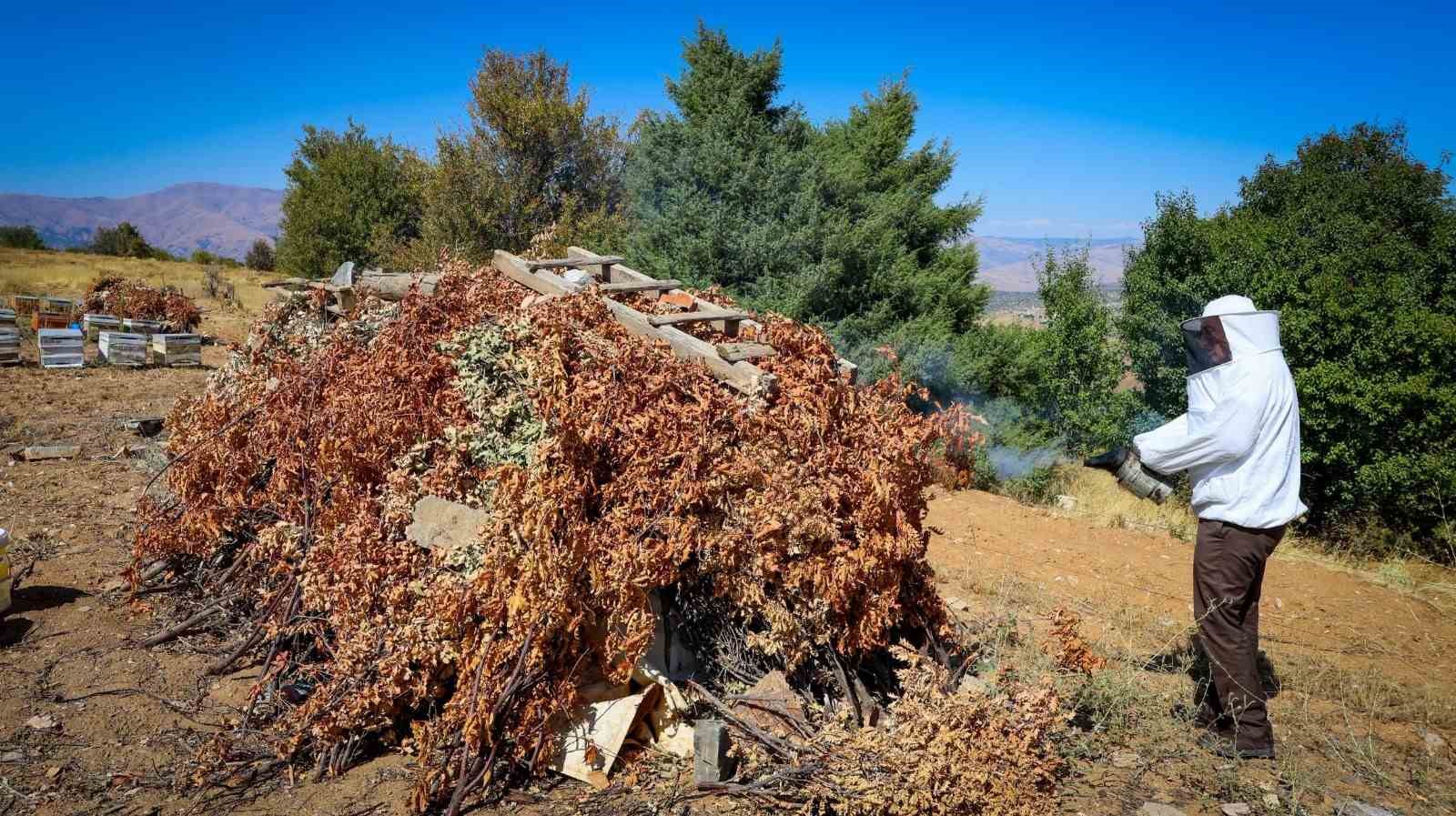 MALATYA’DA 60 YILLIK GELENEK TOPRAK KOVANLARDA YAŞATILIYOR