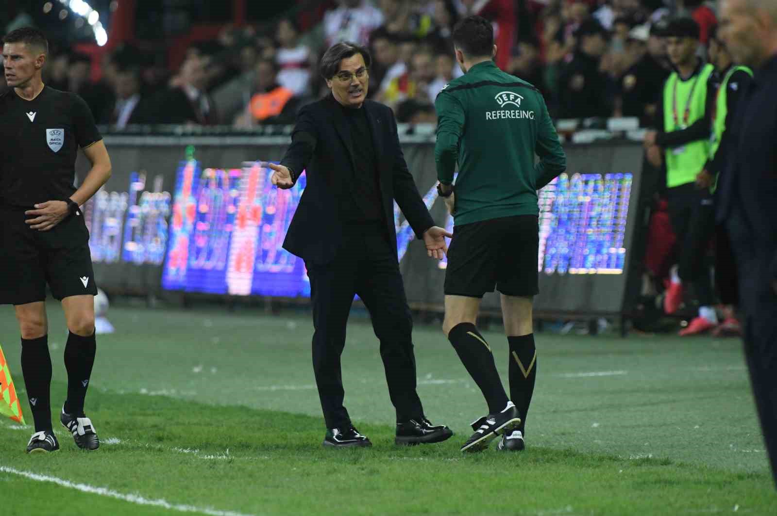 A MİLLİ FUTBOL TAKIMI, UEFA ULUSLAR A LİGİ 1. GRUP İLK MAÇINDA FRANSA İLE KOCAELİ'DE KARŞILAŞIYOR. MÜCADELENİN İLK YARISI GOLSÜZ EŞİTLİKLE TAMAMLANDI.