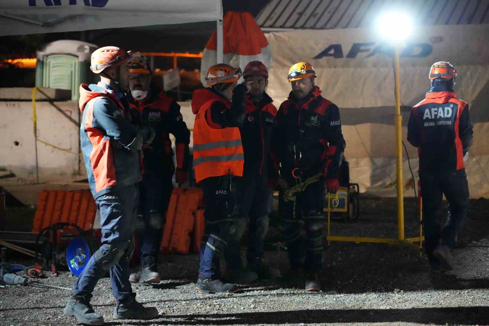 BURSA İL AFET VE ACİL DURUM MÜDÜRLÜĞÜ BÜNYESİNDE FAALİYET GÖSTEREN ARAMA VE KURTARMA BİRLİK MÜDÜRLÜĞÜ, ULUSLARARASI ARAMA VE KURTARMA DANIŞMA GRUBU (INSARAG) TARAFINDAN TANIMLANAN STANDARTLAR DOĞRULTUSUNDA GERÇEKLEŞTİRİLEN ULUSAL AKREDİTASYON (İRNAP) SINAV SÜRECİNİ BAŞARIYLA TAMAMLADI.