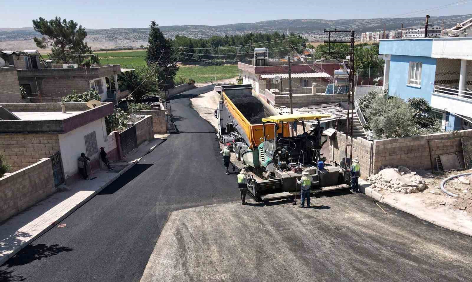 ARABAN’DA SICAK ASFALT ÇALIŞMALARINI SÜRDÜRÜYOR
