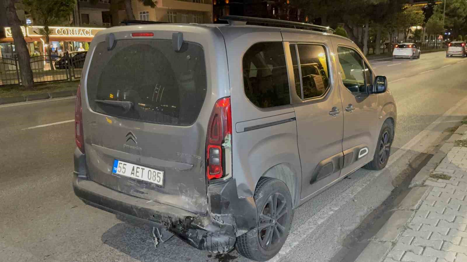SAMSUN’UN ATAKUM İLÇESİNDE OTOMOBİLİN HAFİF TİCARİ ARACA ARKADAN ÇARPMASI SONUCU MEYDANA GELEN TRAFİK KAZASINDA 1 KİŞİ YARALANDI.