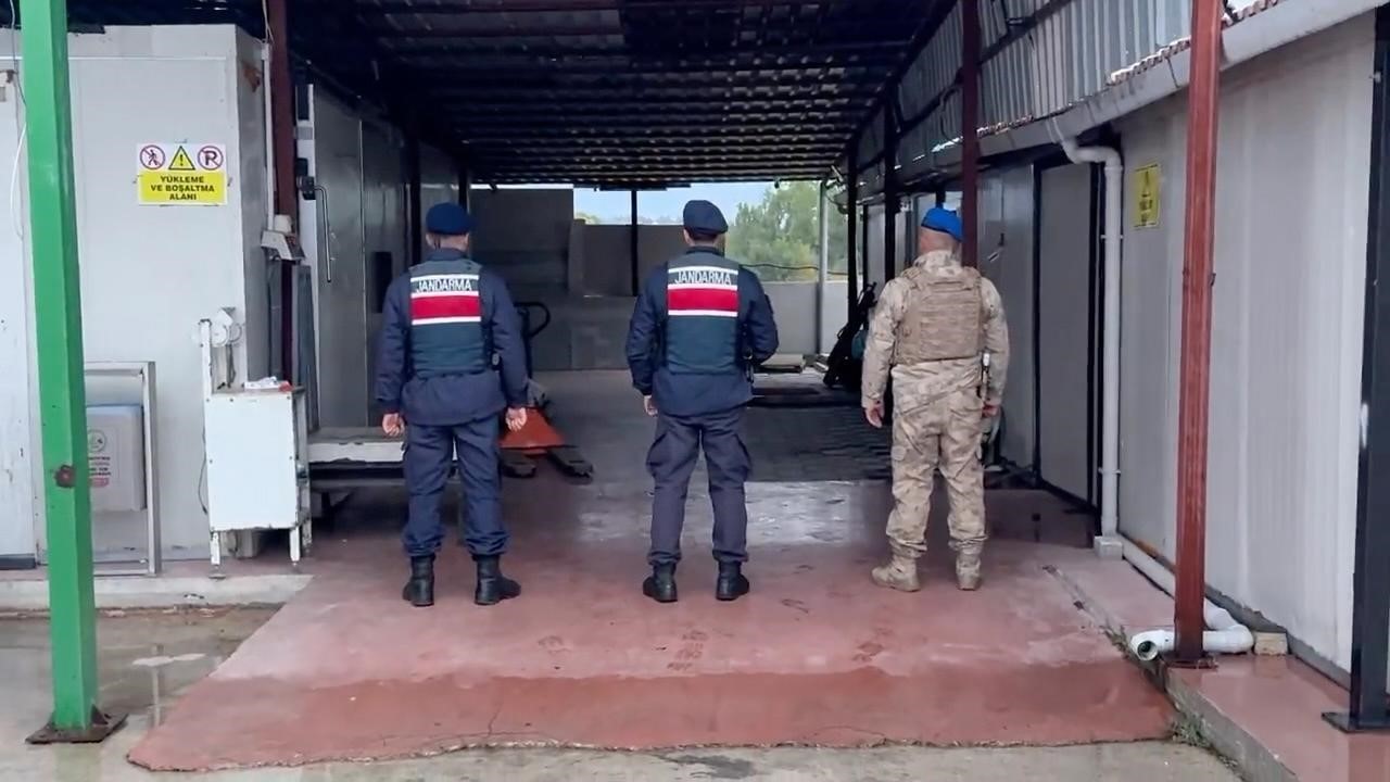 BOLU’DA ZİMMET İDDİASIYLA YÜRÜTÜLEN SORUŞTURMADA GÖZALTINA ALINAN 9 ŞÜPHELİDEN 3’Ü SERBEST BIRAKILDI. DİĞER 6 ŞÜPHELİNİN YARIN ADLİYEYE SEVK EDİLMESİ BEKLENİYOR.