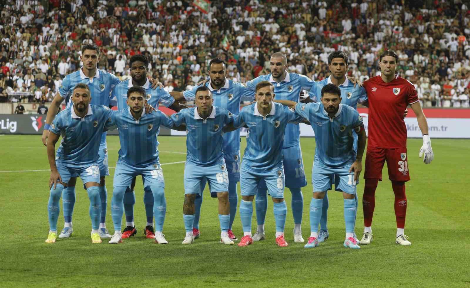 TRENDYOL SÜPER LİG’İN İLK HAFTASINDA DEPLASMANDA AMED SPORTİF FAALİYETLER’E 3-0 MAĞLUP OLAN ERZURUMSPOR FK, KARŞILAŞMADAKİ "ÇİRKİN VE KÖTÜ TEZAHÜRAT" NEDENİYLE TÜRKİYE FUTBOL FEDERASYONU HUKUK MÜŞAVİRLİĞİ TARAFINDAN PROFESYONEL FUTBOL DİSİPLİN KURULU’NA (PFDK) SEVK EDİLDİ.