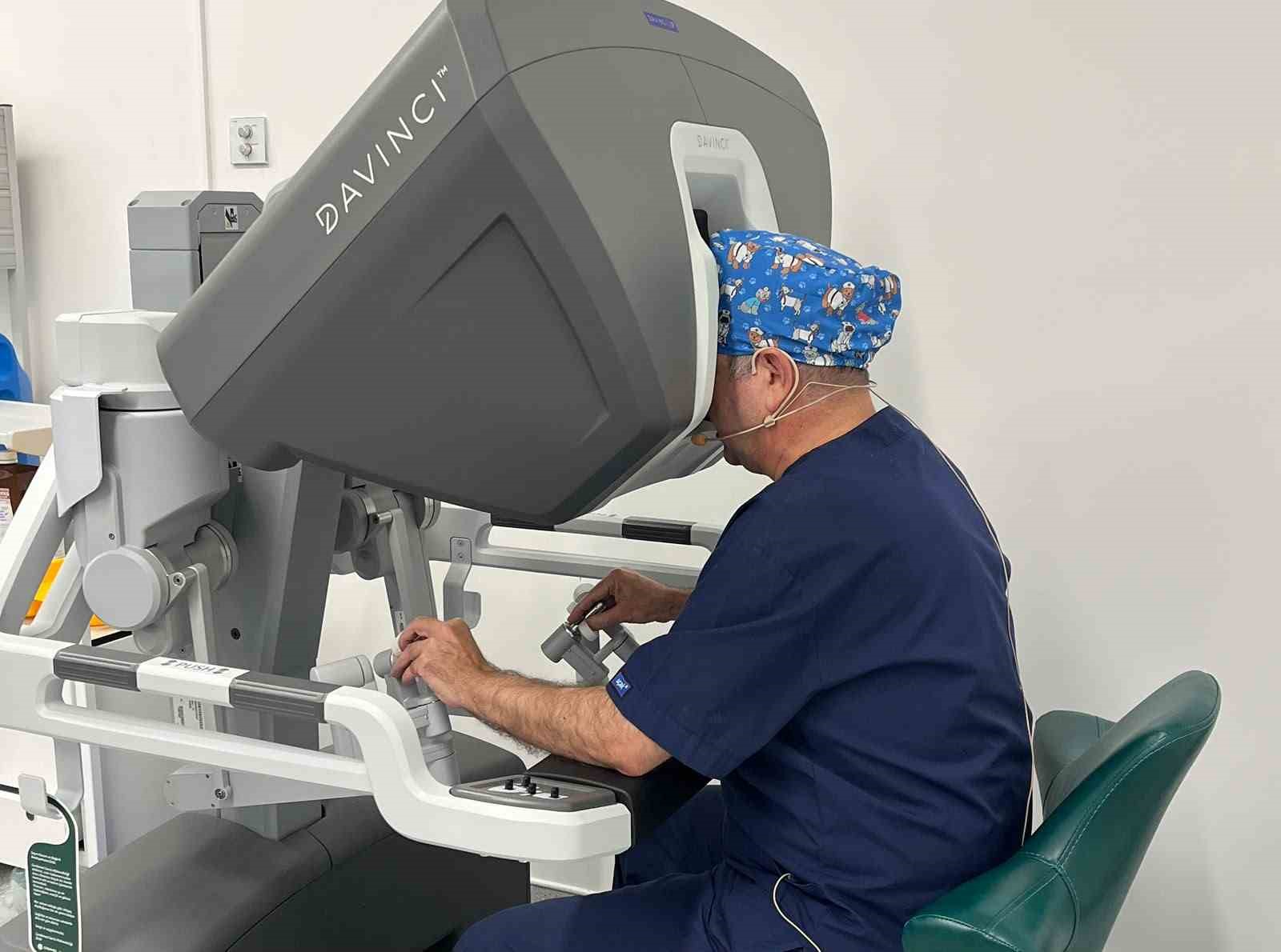 LİV HOSPİTAL VADİSTANBUL'DA, TÜRK ÜROLOJİ DERNEĞİ, TÜRK ÜROLOJİ AKADEMİSİ VE ENDOÜROLOJİ DERNEĞİ İLE BİRLİKTE GERÇEKLEŞTİRİLEN CANLI CERRAHİ ETKİNLİĞİNDE, İYİ HUYLU PROSTAT BÜYÜMESİNİN TEDAVİSİNDE KULLANILAN GÜNCEL CERRAHİ YÖNTEMLER VE İLERİ TEKNOLOJİLER UYGULAMALI OLARAK ELE ALINDI.
