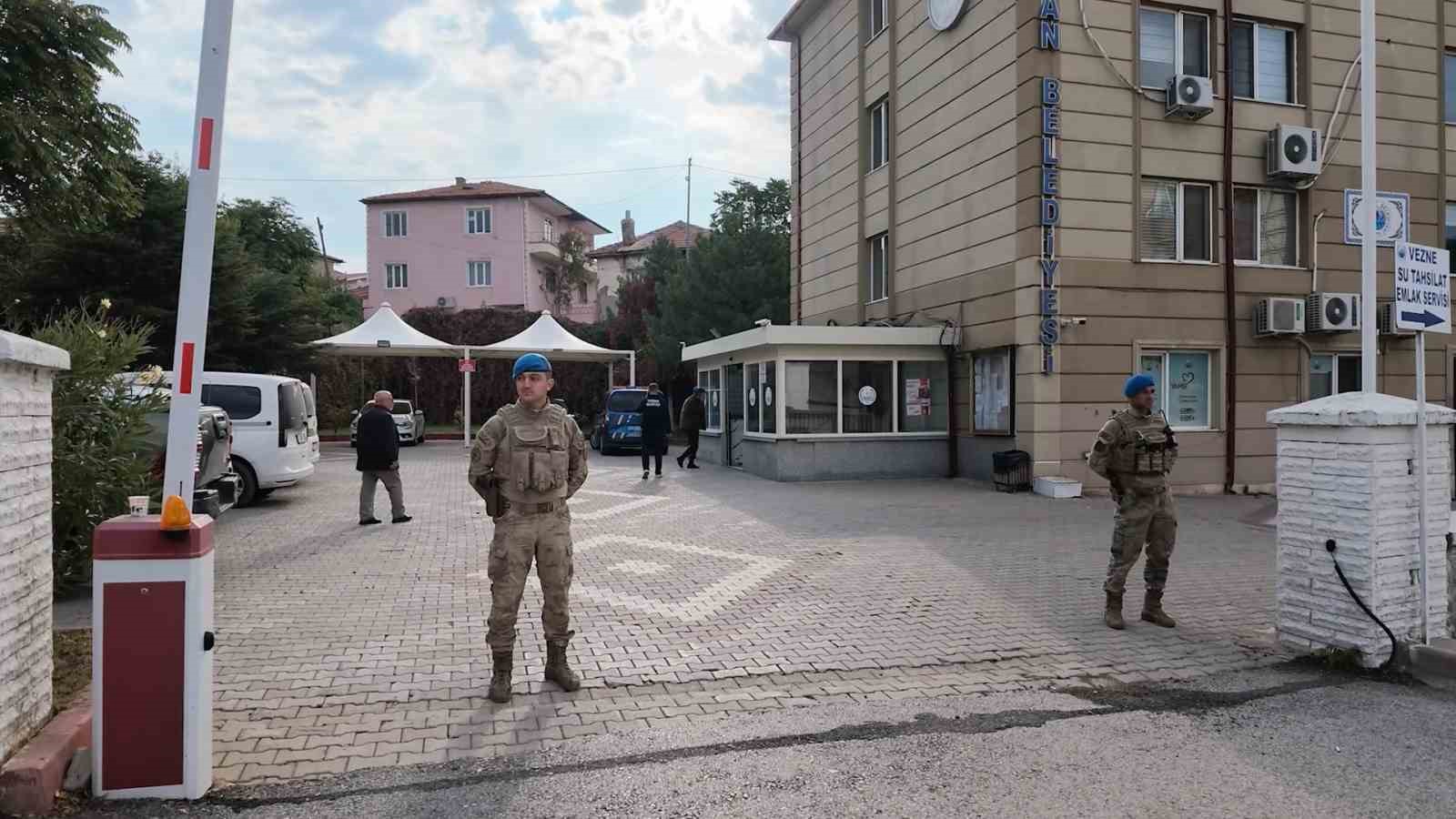YAHŞİHAN BELEDİYESİNDE JANDARMA EKİPLERİNCE ARAMA YAPILDI