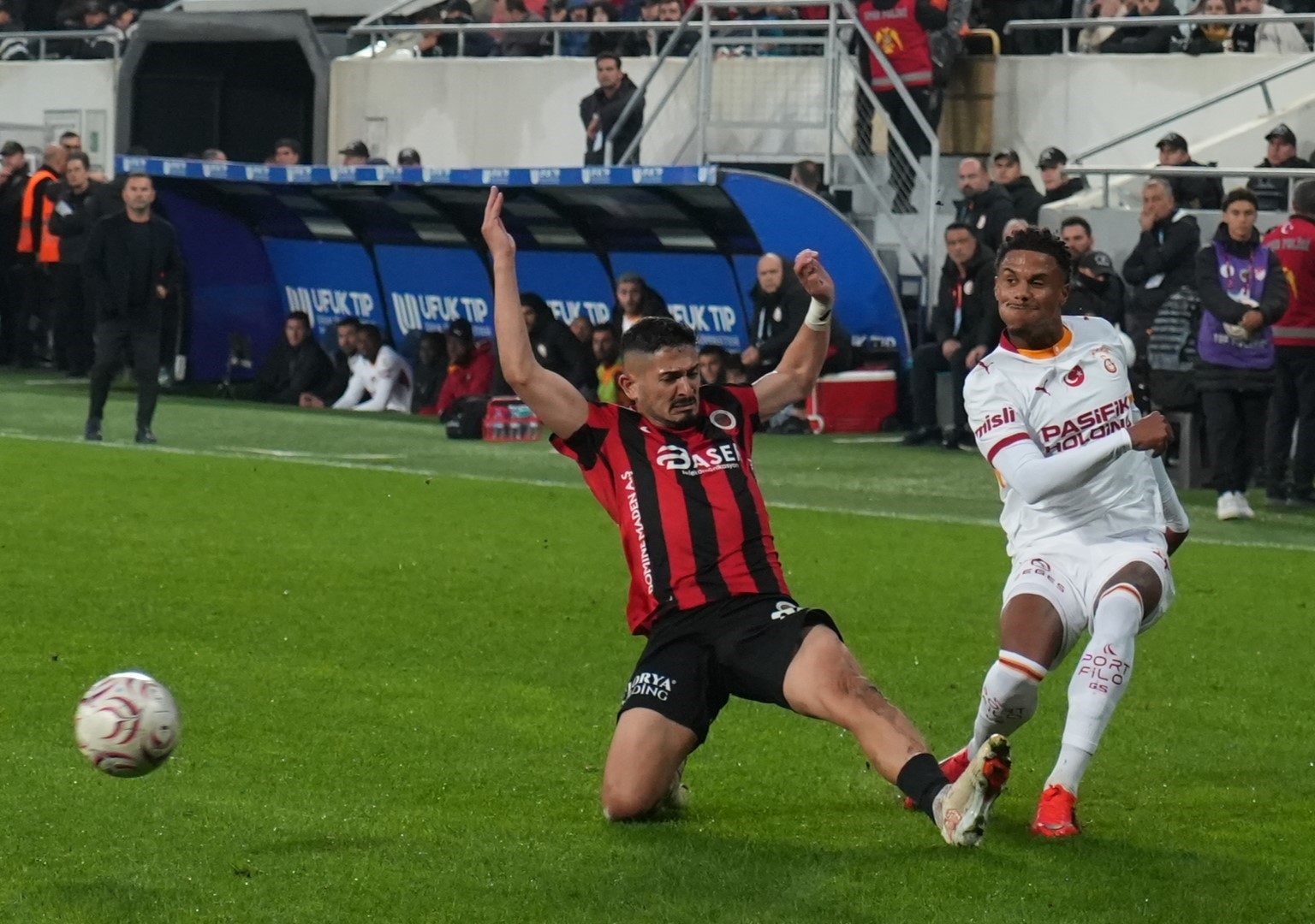 TRENDYOL SÜPER LİG’İN 8. HAFTASINDA GALATASARAY DEPLASMANDA KARŞILAŞTIĞI GENÇLERBİRLİĞİ'Nİ 1-0'LIK SKORLA MAĞLUP ETTİ.