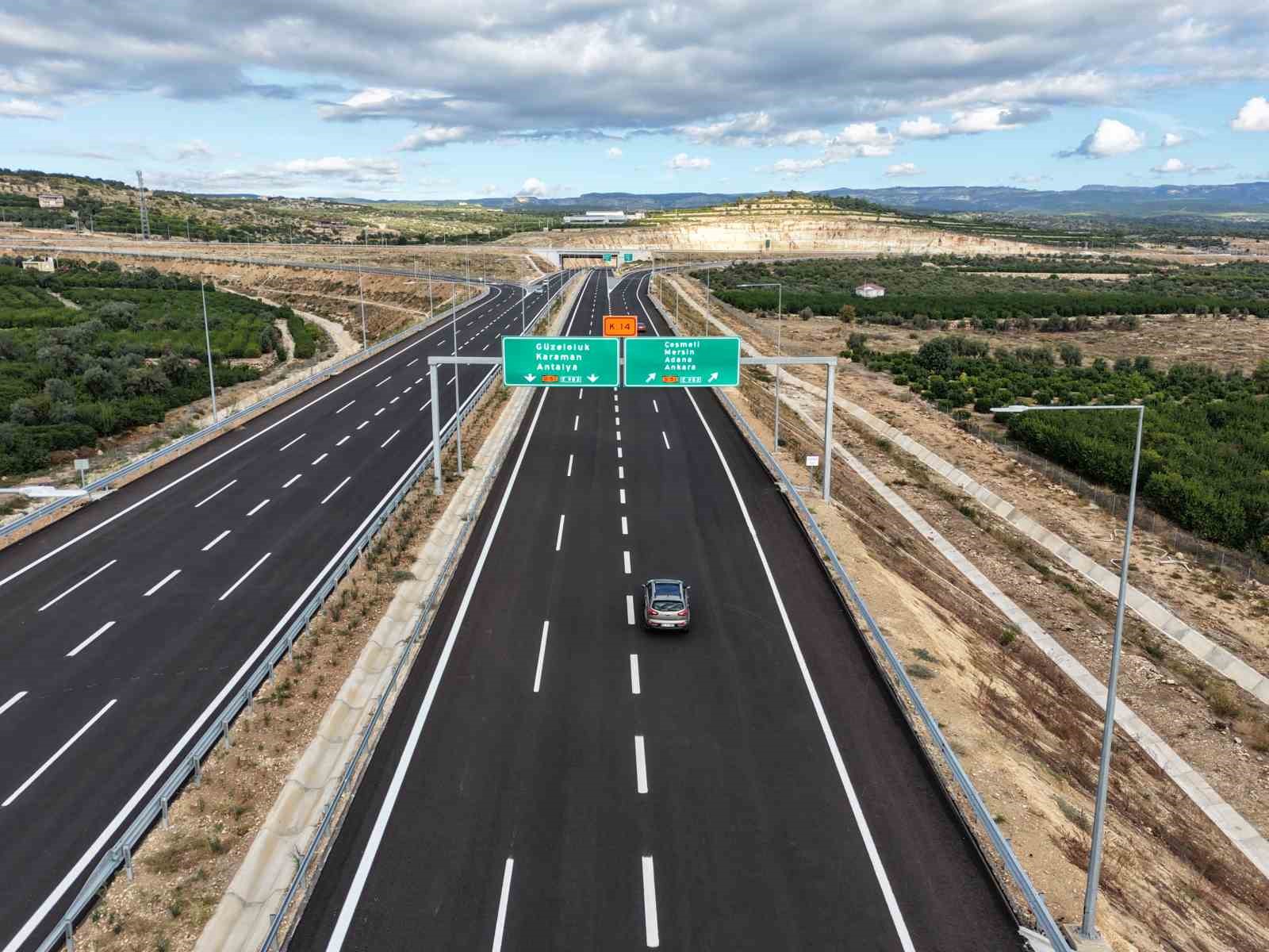 TÜRKİYE'NİN ÖNEMLİ ÜRETİM VE TURİZM ŞEHİRLERİ ARASINDA İLK SIRALARDA YER ALAN MERSİN'DE ULAŞIMI RAHATLATACAK OLAN ÇEŞMELİ-ERDEMLİ-SİLİFKE-TAŞUCU OTOYOLU'NUN ÇEŞMELİ-KIZKALESİ KESİMİ HİZMETE GİRDİ.