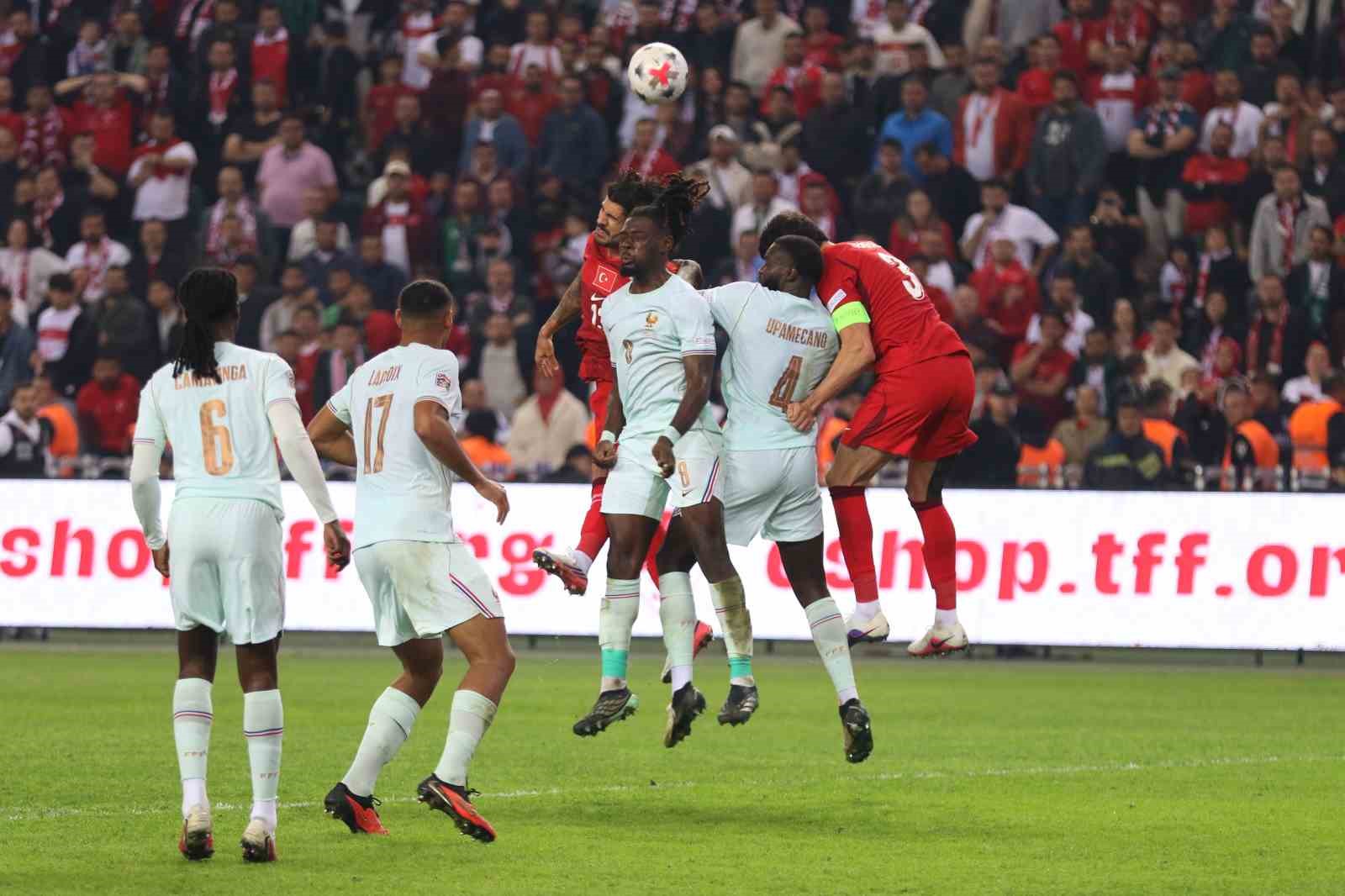 TÜRKİYE A MİLLİ FUTBOL TAKIMI, UEFA ULUSLAR A LİGİ 1. GRUP İLK MAÇINDA KOCAELİ'NDE FRANSA'YA 1-0 MAĞLUP OLDU.