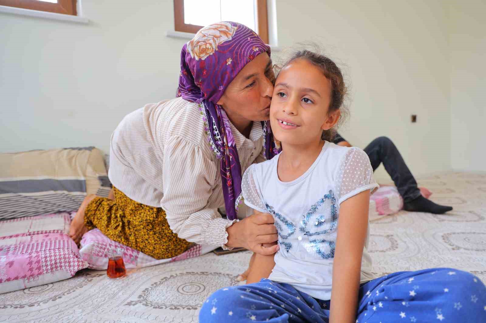KAHRAMANMARAŞ’TA DEPREMZEDELER DULKADİROĞLU İLÇESİNDE YAPIMI TAMAMLANAN KÖY EVLERİNE YERLEŞTİ.