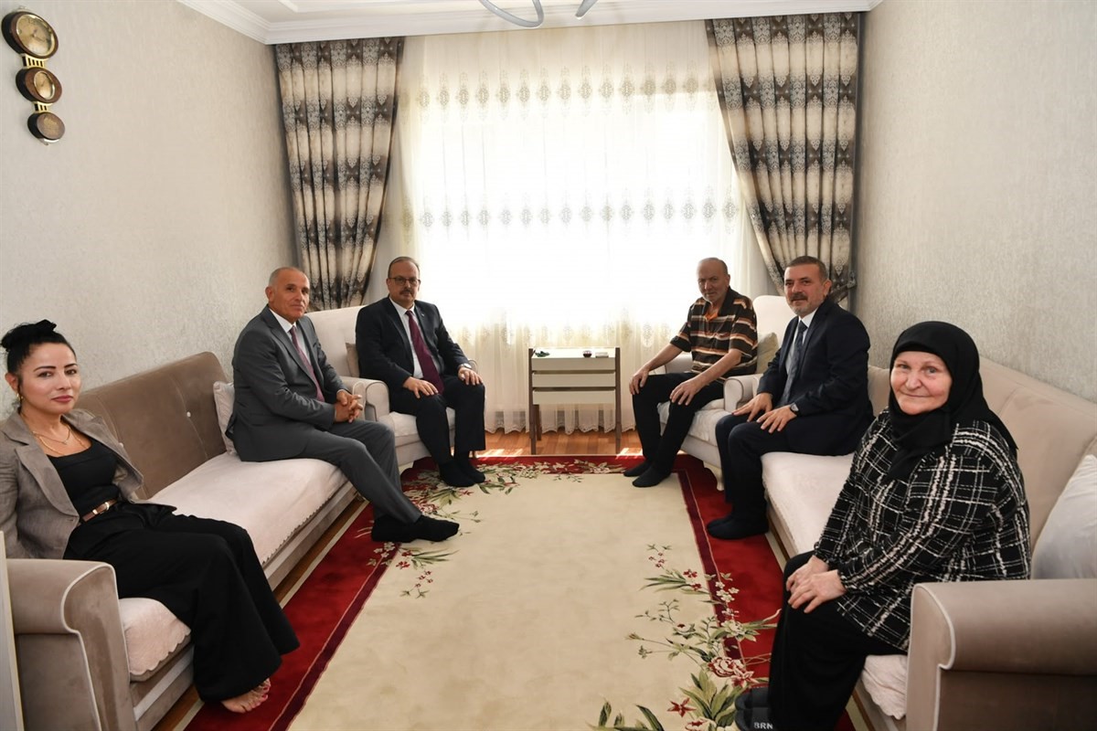 ANKARA VALİSİ YAKUP CANBOLAT, ŞEHİT HAYDAR ÇETİN’İN AİLESİNİ DE ZİYARET ETTİ