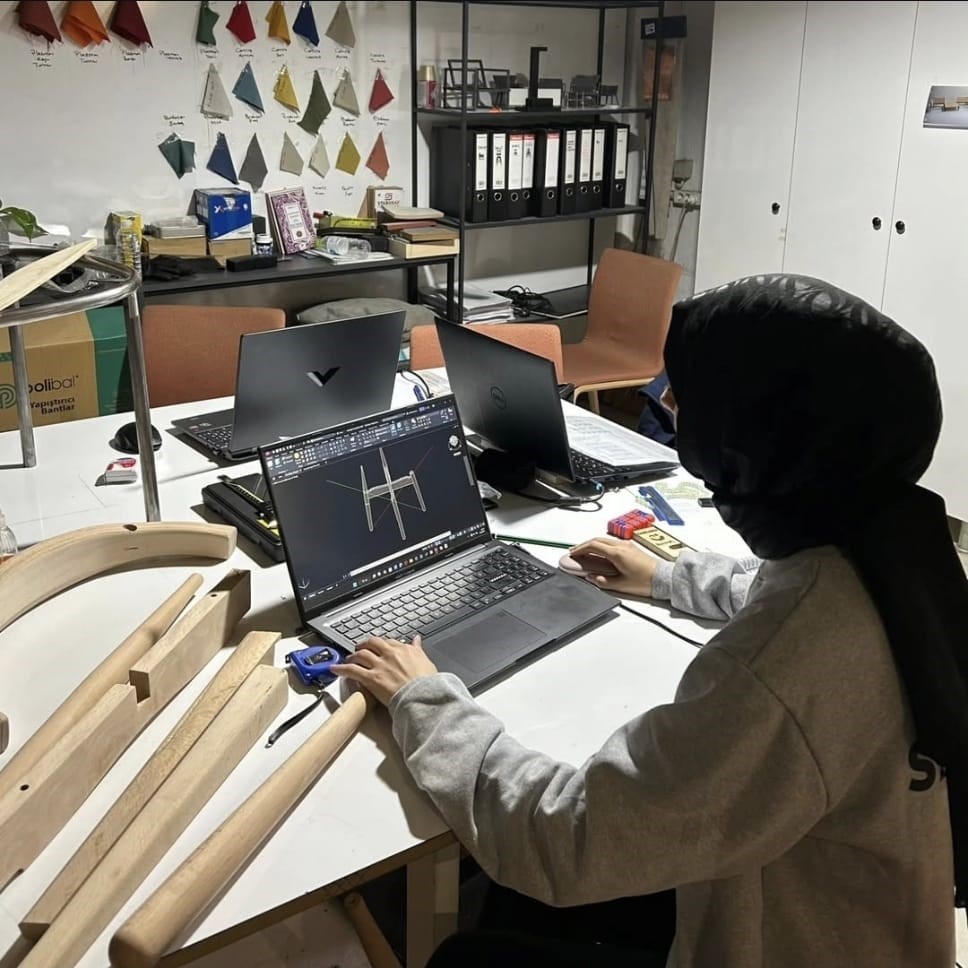 DÜZCE ÜNİVERSİTESİ BÜNYESİNDEKİ TÜM MESLEK YÜKSEKOKULU PROGRAMLARINDA 3+1 EĞİTİM MODELİNE GEÇİŞ SÜRECİ BAŞARIYLA TAMAMLANDI.