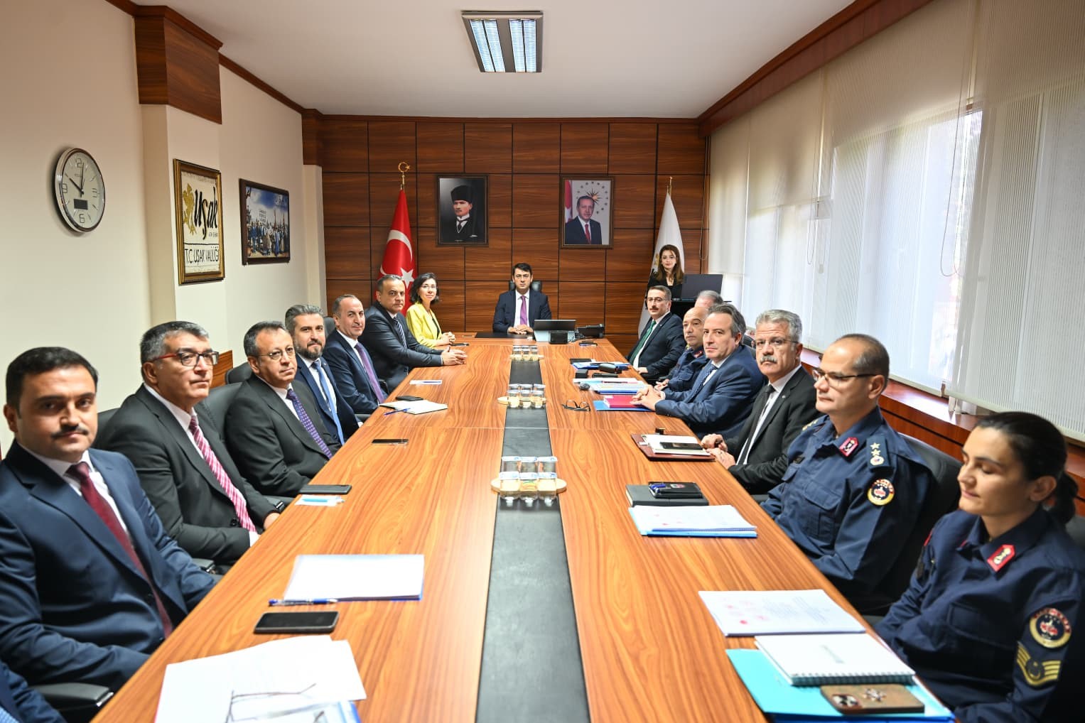 UŞAK’TA ÇOCUKLARIN EĞİTİM SÜREÇLERİNİN GÜVENLİĞİNE YÖNELİK KURUMLAR ARASI İŞ BİRLİĞİNİN GÜÇLENDİRİLMESİ AMACIYLA İL YÜRÜTME KURULU TANITIM TOPLANTISI GERÇEKLEŞTİRİLDİ.