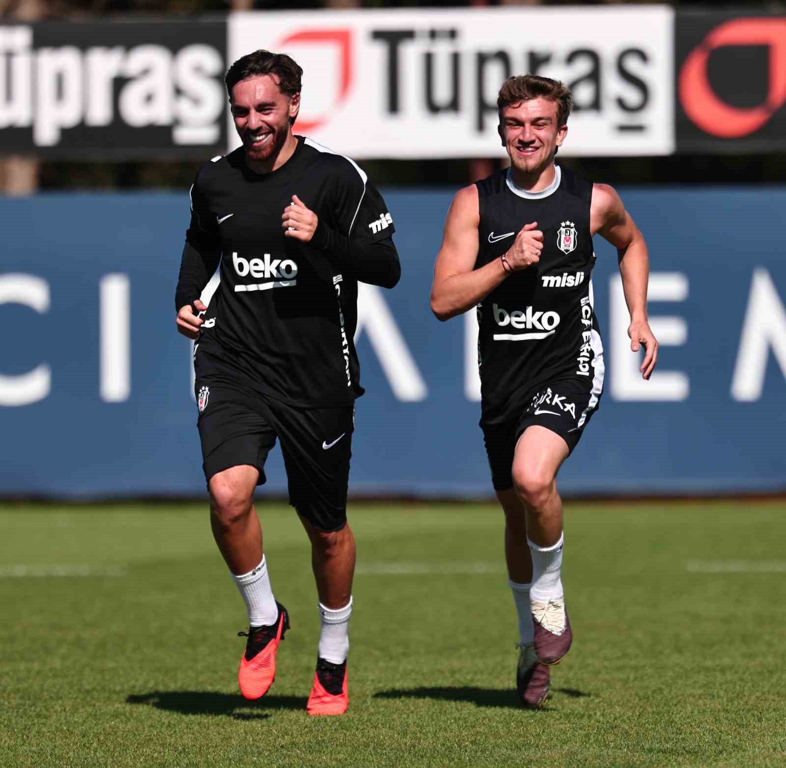 BEŞİKTAŞ, UEFA AVRUPA LİGİ PLAY-OFF TURU İLK MAÇINDA LİTVANYA TEMSİLCİSİ KAUNO ZALGİRİS İLE OYNAYACAĞI MAÇIN HAZIRLIKLARINA, BİR GÜNLÜK İZNİN ARDINDAN BUGÜN YAPTIĞI ANTRENMANLA BAŞLADI.