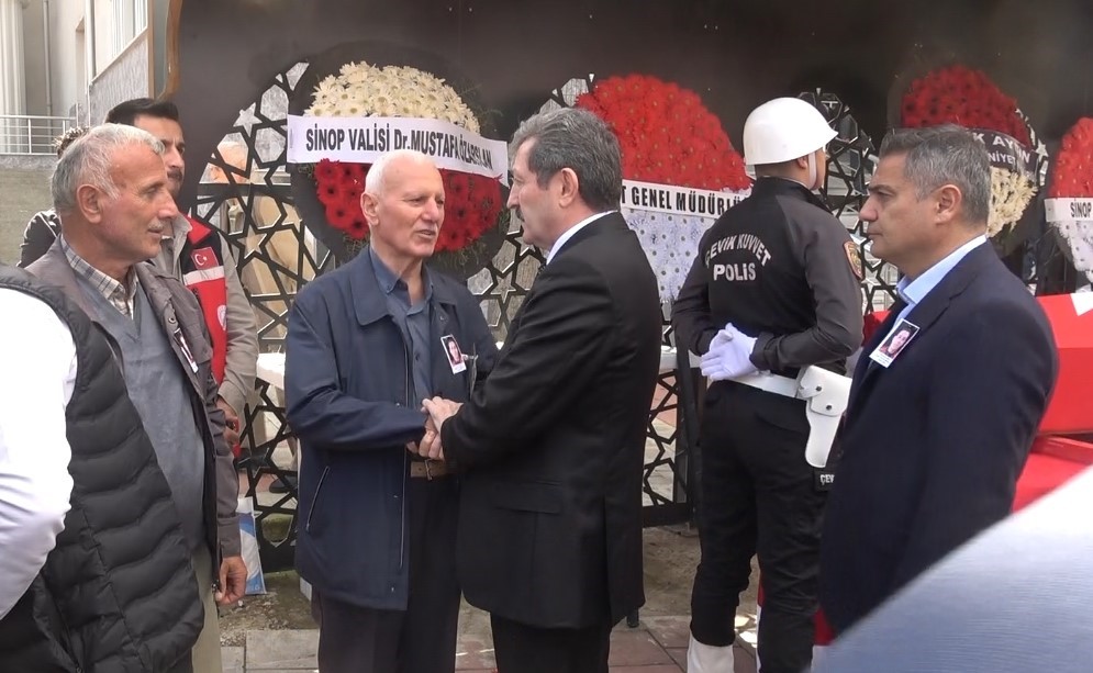 SİNOP VALİSİ MUSTAFA ÖZARSLAN AİLEYE BAŞSAĞLIĞI DİLEDİ.