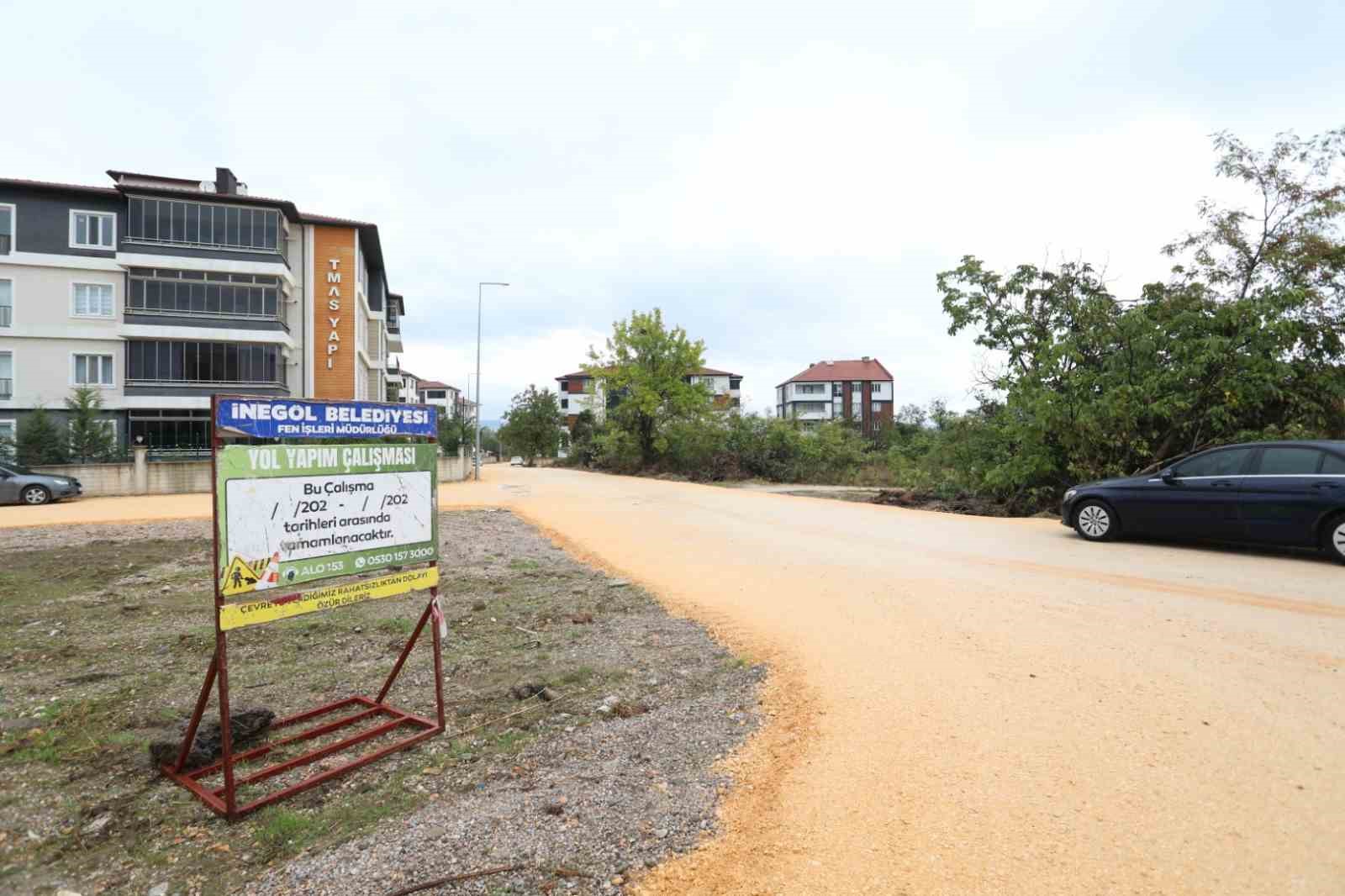 İNEGÖL BELEDİYESİ, CERRAH MAHALLESİNDE YENİ YAPILAŞMALARIN OLDUĞU BÖLGEDE 27 SOKAĞIN SATHİ KAPLAMASI İÇİN ÇALIŞMA BAŞLATTI. TOPLAMDA 4 KM UZUNLUĞUNDAKİ SOKAKLARDA 25 DEKAR KAPLAMA YAPILACAK.