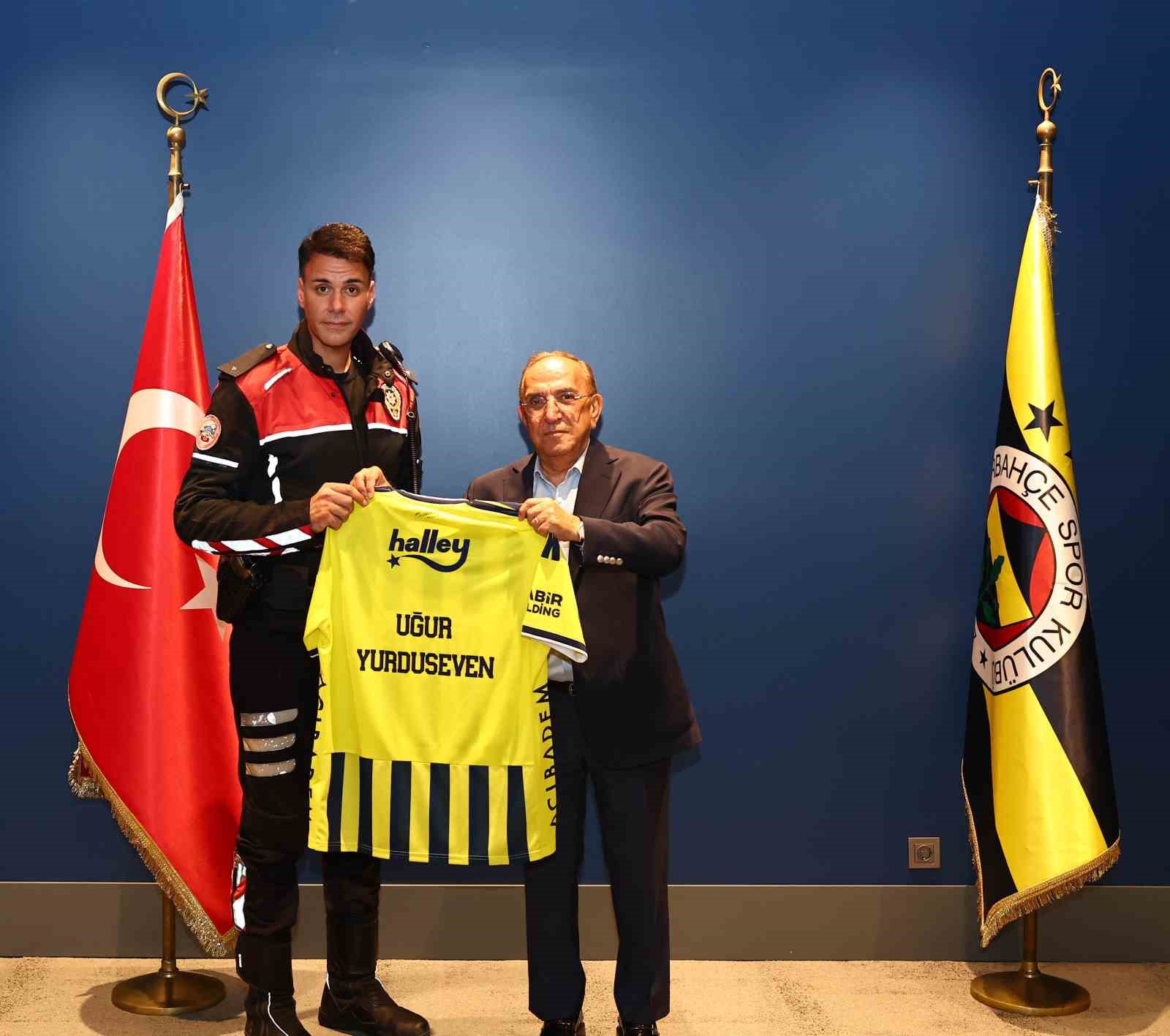 MİNİK TARAFTAR GÖKTUĞ, BAŞKAN AZİZ YILDIRIM VE YÖNETİCİLERLE BULUŞTU