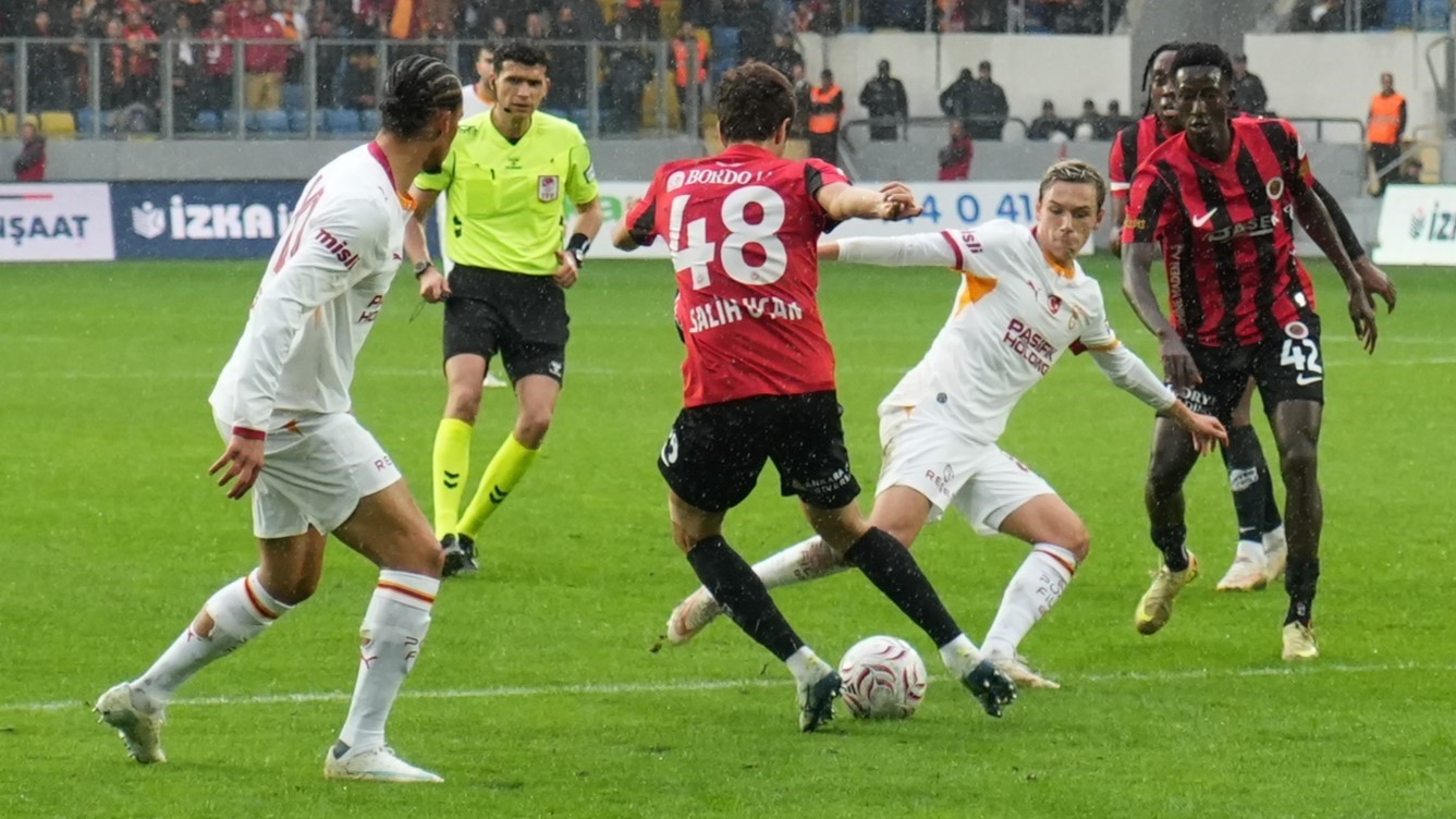 TRENDYOL SÜPER LİG'İN 8. HAFTASINDA GENÇLERBİRLİĞİ, GALATASARAY'I AĞIRLIYOR. MÜSABAKANIN İLK YARISI 0-0'LIK BERABERLİKLE TAMAMLANDI.