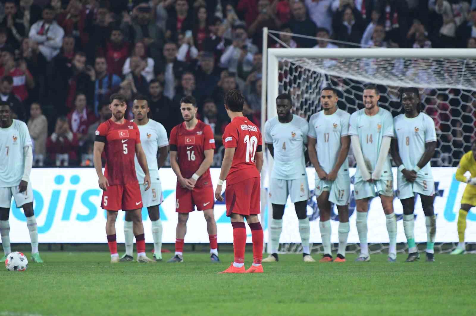 TÜRKİYE A MİLLİ FUTBOL TAKIMI, UEFA ULUSLAR A LİGİ 1. GRUP İLK MAÇINDA KOCAELİ'NDE FRANSA'YA 1-0 MAĞLUP OLDU.