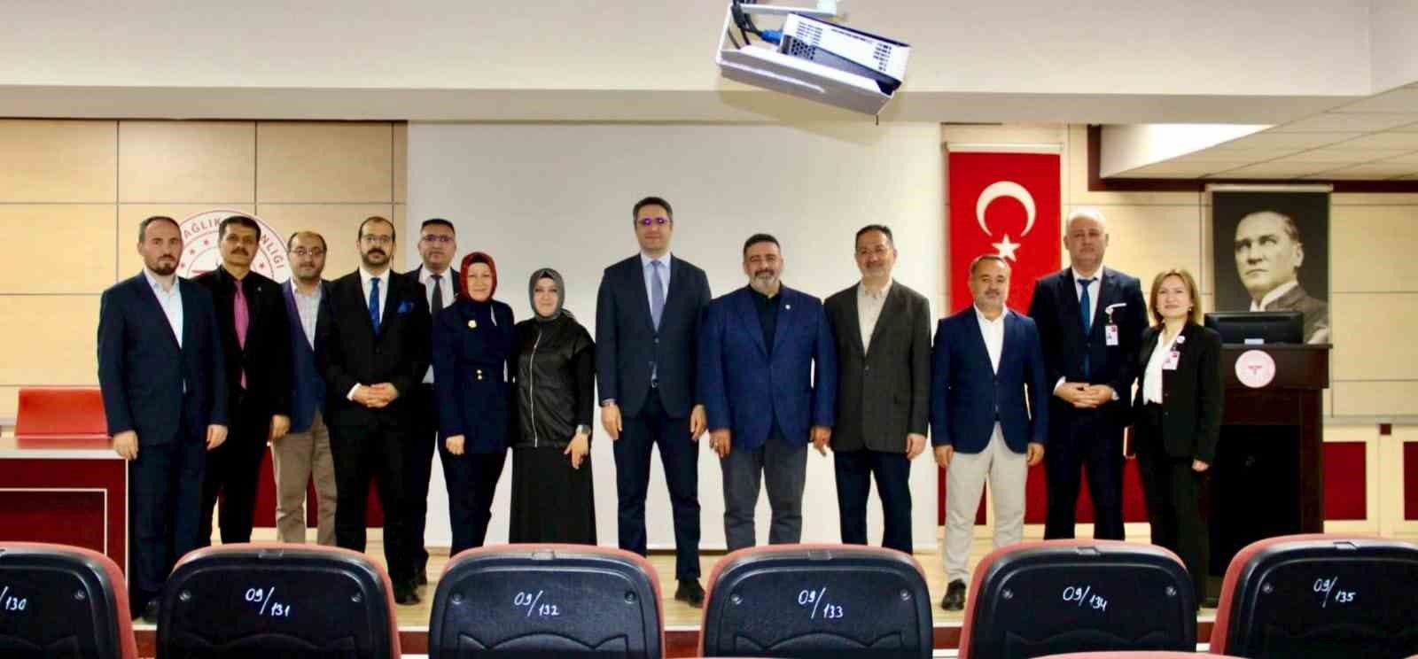 KAYSERİ DEVLET HASTANESİ'NDE KAYSERİ AİLE PLATFORMU DERNEĞİ TARAFINDAN HASTANE PERSONELİNE YÖNELİK 'EVLİLİK EHLİYETİ' KONULU BİLGİLENDİRME PROGRAMI DÜZENLENDİ.