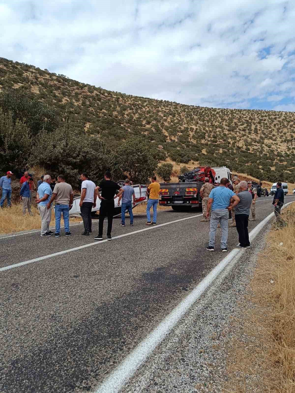NUSAYBİN İLÇESİNDE TAKLA ATAN OTOMOBİLDE MADDİ HASAR MEYDANA GELDİ.