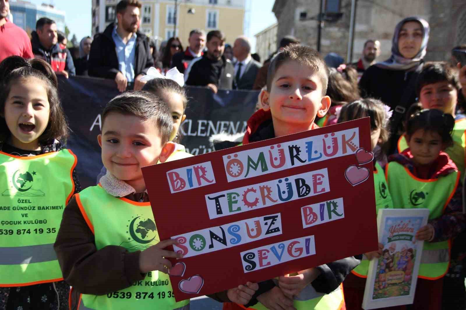 1 EKİM DÜNYA YAŞLILAR GÜNÜ KAPSAMINDA BOLU’DA FARKINDALIK YÜRÜYÜŞÜ DÜZENLENDİ.