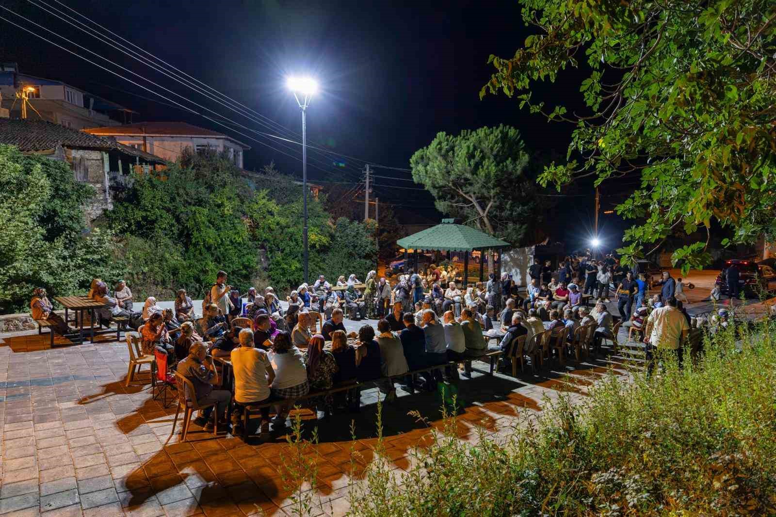 İZMİR BÜYÜKŞEHİR BELEDİYE BAŞKANI DR. CEMİL TUGAY, BEYDAĞ’IN ERİKLİ MAHALLESİ SAKİNLERİNE AKŞAM ZİYARETİ GERÇEKLEŞTİRDİ.