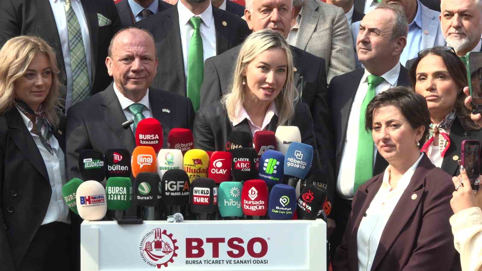 BURSA TİCARET VE SANAYİ ODASI’NDA (BTSO) YENİ DÖNEMİN YÖNETİMİNİ BELİRLEMEK ÜZERE GERÇEKLEŞTİRİLEN SEÇİMDE OY VERME İŞLEMİ SÜRÜYOR. MEVCUT BAŞKAN İBRAHİM BURKAY İLE BURSA TİCARET BORSASI BAŞKANI ÖZER MATLI’NIN YARIŞTIĞI SEÇİMDE 159 MECLİS ÜYESİ SANDIK BAŞINA GİDİYOR. BURKAY, SEÇİM SÜRECİNE İLİŞKİN YAPTIĞI AÇIKLAMADA, BTSO’NUN 137 YILLIK KÖKLÜ GEÇMİŞİNE DİKKAT ÇEKEREK, "BUGÜN TARİHİ BİR GÜNÜ YAŞIYORUZ" DEDİ.