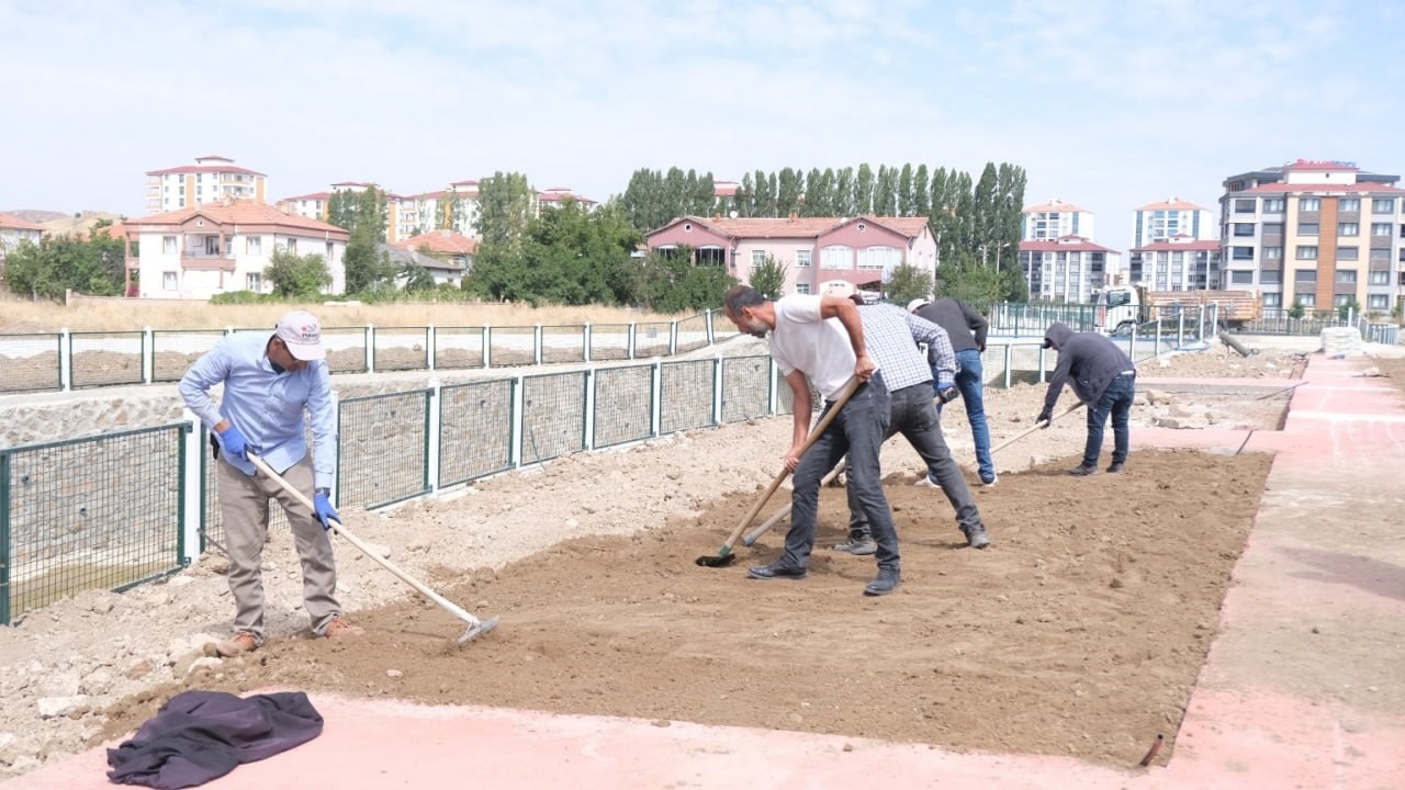 SORGUN İLÇESİNDE SOSYAL YAŞAM ALANLARINI ARTIRMAYA YÖNELİK ÇALIŞMALAR ARALIKSIZ DEVAM EDİYOR.