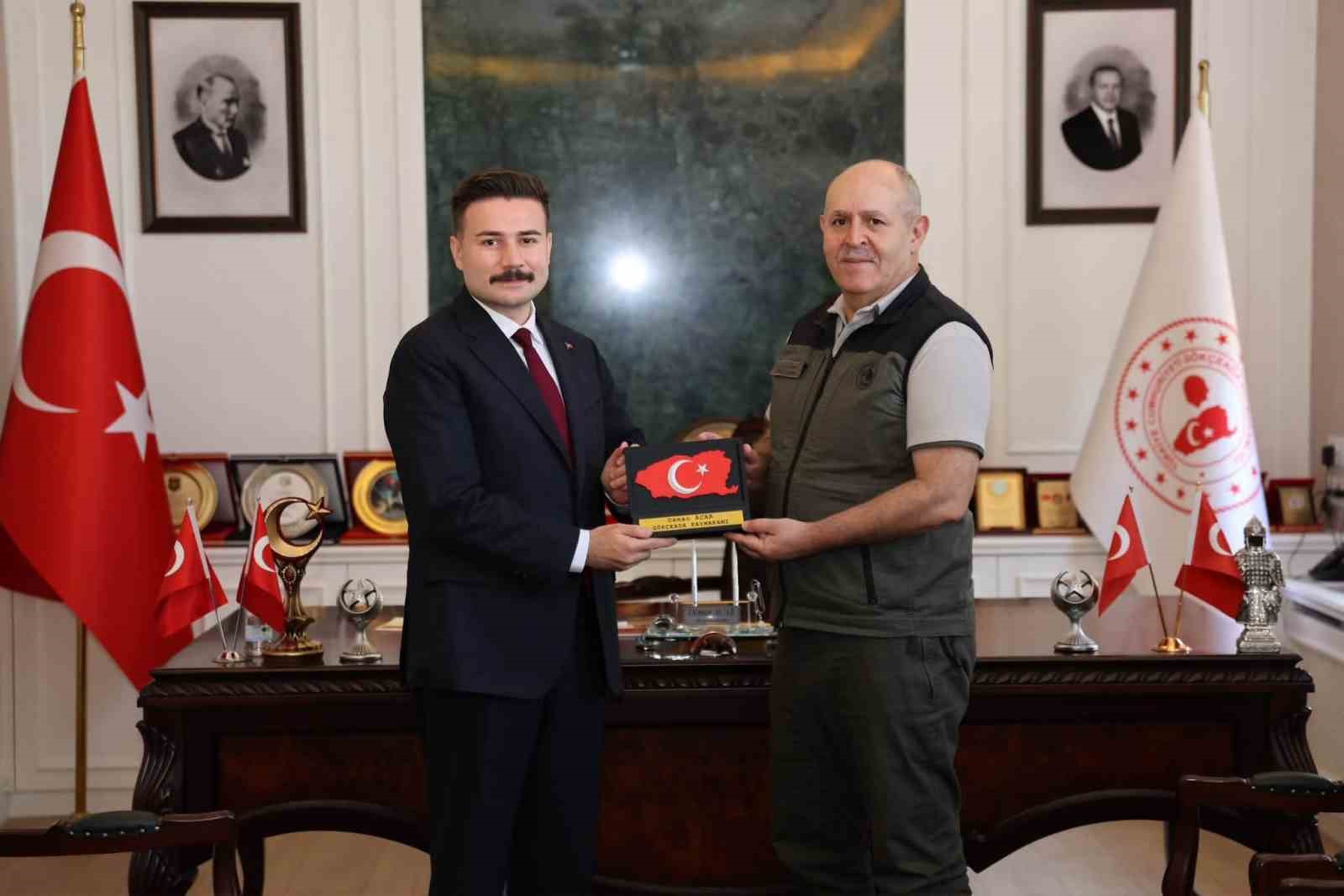 ÇANAKKALE'NİN GÖKÇEADA İLÇESİNDE ZENGİN ORMAN VARLIĞININ KORUNMASI, ORMAN YANGINLARIYLA MÜCADELE KAPSAMINDA YÜRÜTÜLEN ÇALIŞMALAR VE KURUMLAR ARASI KOORDİNASYON KONULARI MASAYA YATIRILDI