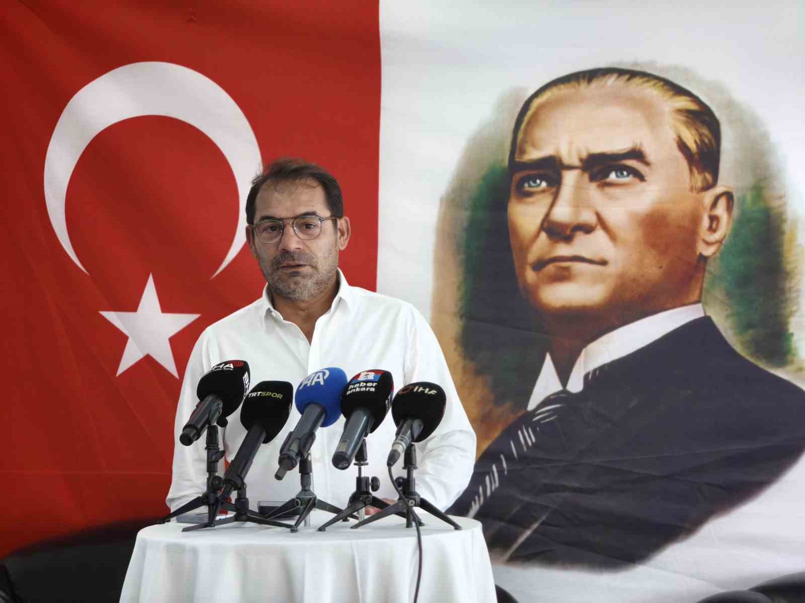 GENÇLERBİRLİĞİ TEKNİK DİREKTÖRÜ METİN DİYADİN, KONUŞMA YAPTI.
