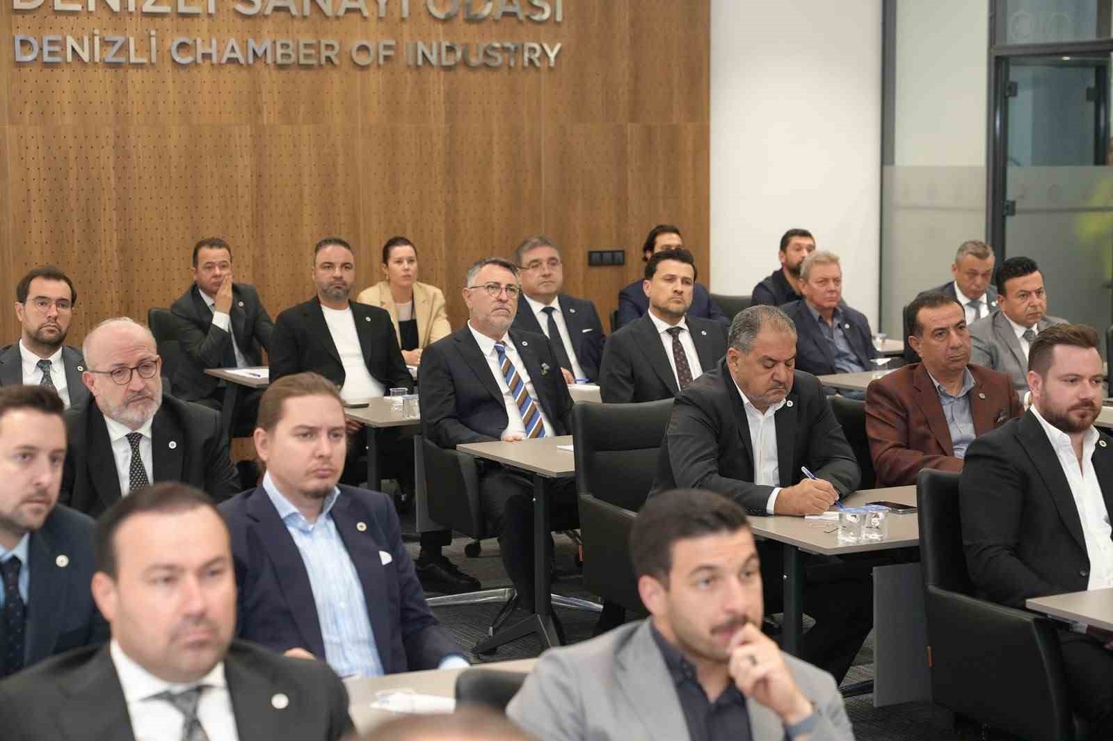 DENİZLİ SANAYİ ODASI’NIN (DSO) 2026-2030 DÖNEMİNE İLİŞKİN SEÇİM SÜRECİ TAMAMLANDI. 1 EKİM’DE GERÇEKLEŞTİRİLEN MESLEK KOMİTELERİ VE MECLİS ÜYELERİ SEÇİMLERİNDE, 18 MESLEK KOMİTESİNDE GÖREV YAPACAK 110 MESLEK KOMİTESİ ÜYESİ İLE 46 MECLİS ÜYESİ BELİRLENMİŞTİ. SEÇİM SÜRECİNİN İKİNCİ AŞAMASINDA İSE YÖNETİM KURULU BAŞKANI VE ÜYELERİ, MECLİS DİVANI, TOBB GENEL KURUL DELEGELERİ İLE DİSİPLİN KURULU ÜYELERİ BELİRLENDİ.