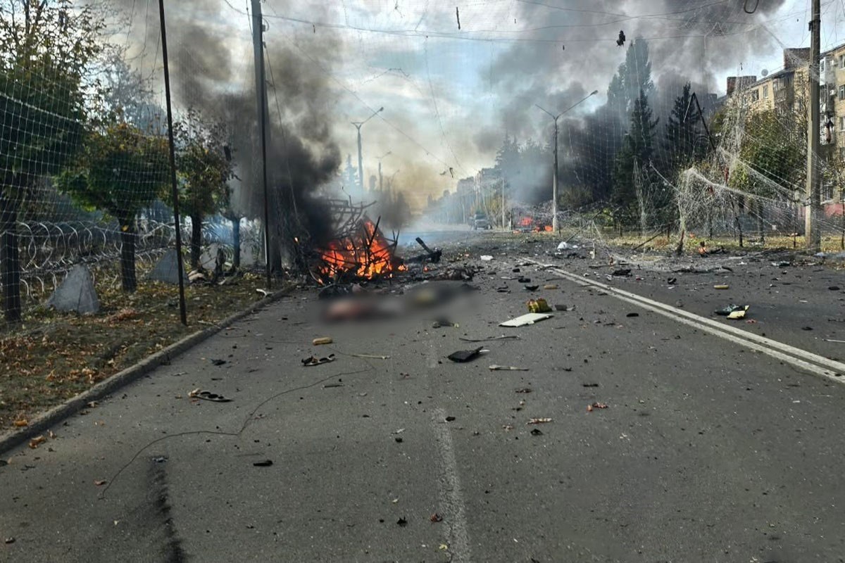 RUSYA, UKRAYNA'NIN KRAMATORSK KENTİNDE OTOBÜS DURAĞINI VURMASI SONUCU 12 KİŞİ HAYATINI KAYBETTİ, 14 KİŞİ DE YARALANDI.