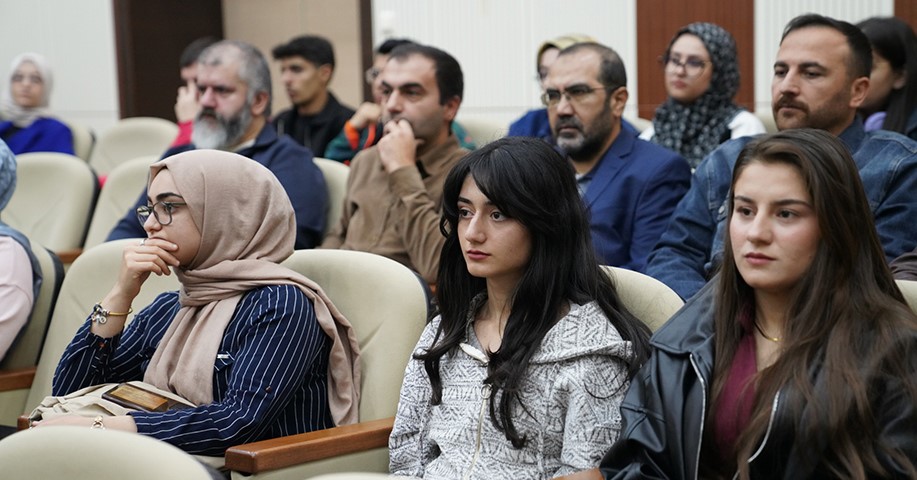 ERZURUM TEKNİK ÜNİVERSİTESİNDE (ETÜ), “TERÖRSÜZ TÜRKİYE: TARİHSEL SÜREÇ, DEMOKRATİKLEŞME VE HUKUK DEVLETİ” KONULU PANEL DÜZENLENDİ.