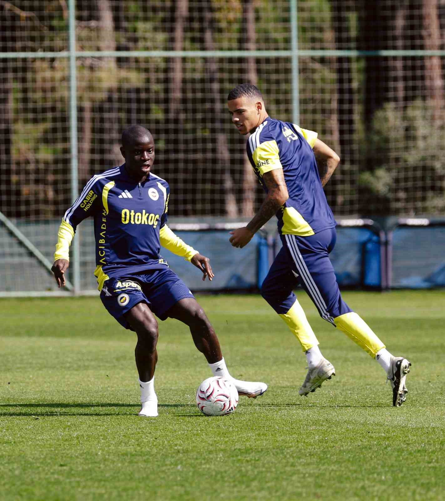 FENERBAHÇE, TRENDYOL SÜPER LİG’İN 7. HAFTASINDA DEPLASMANDA ÇAYKUR RİZESPOR İLE OYNAYACAĞI MAÇIN HAZIRLIKLARINI BUGÜN YAPTIĞI ANTRENMANLA SÜRDÜRDÜ.