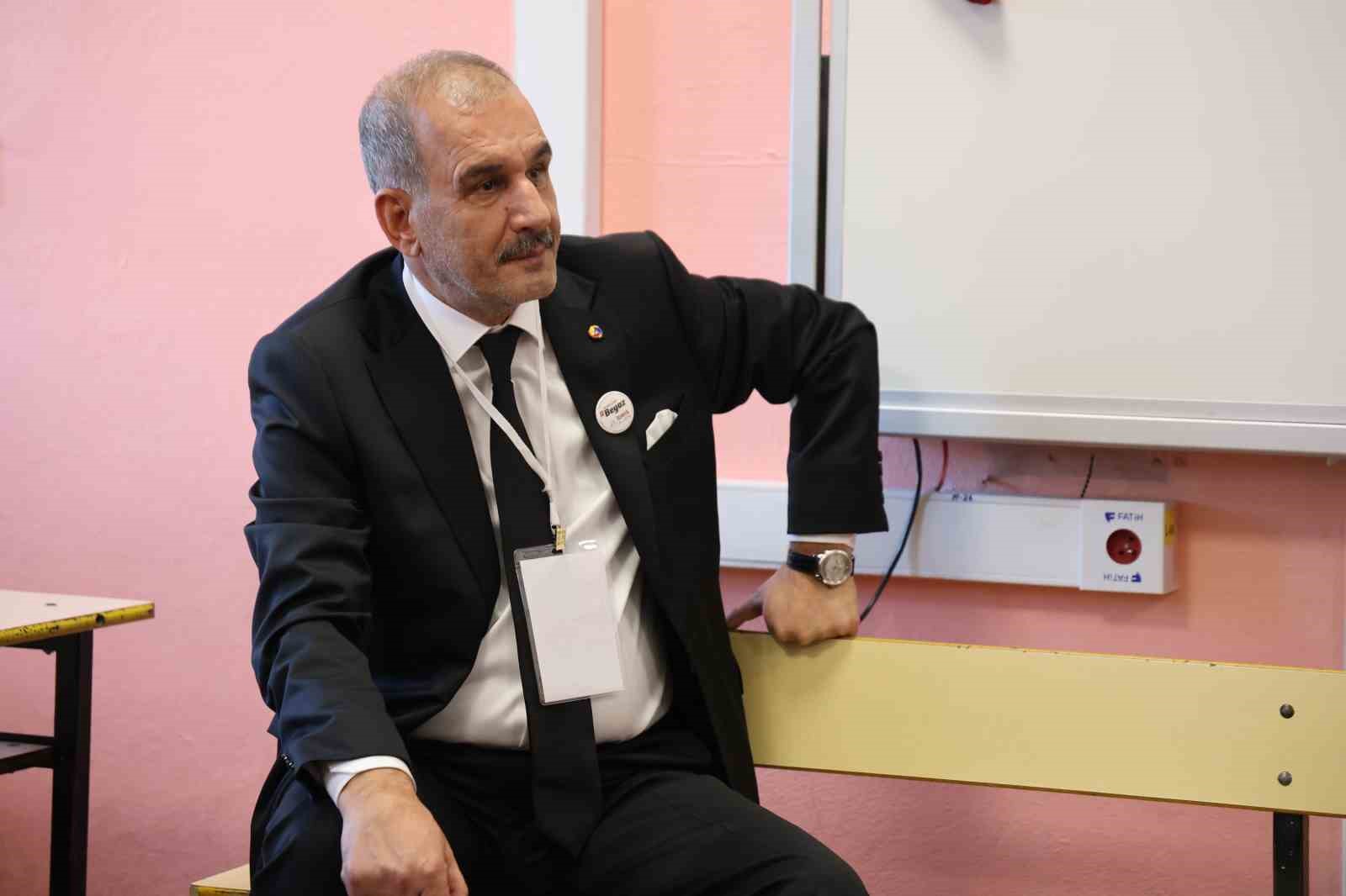 BUGÜN YAPILAN ELAZIĞ TİCARET VE SANAYİ ODASI ORGAN SEÇİMLERİNDE, OY SAYIM İŞLEMLERİNİN ARDINDAN MEVCUT BAŞKAN İDRİS ALAN YENİ DÖNEM İÇİN YENİDEN GÖREVE SEÇİLDİ