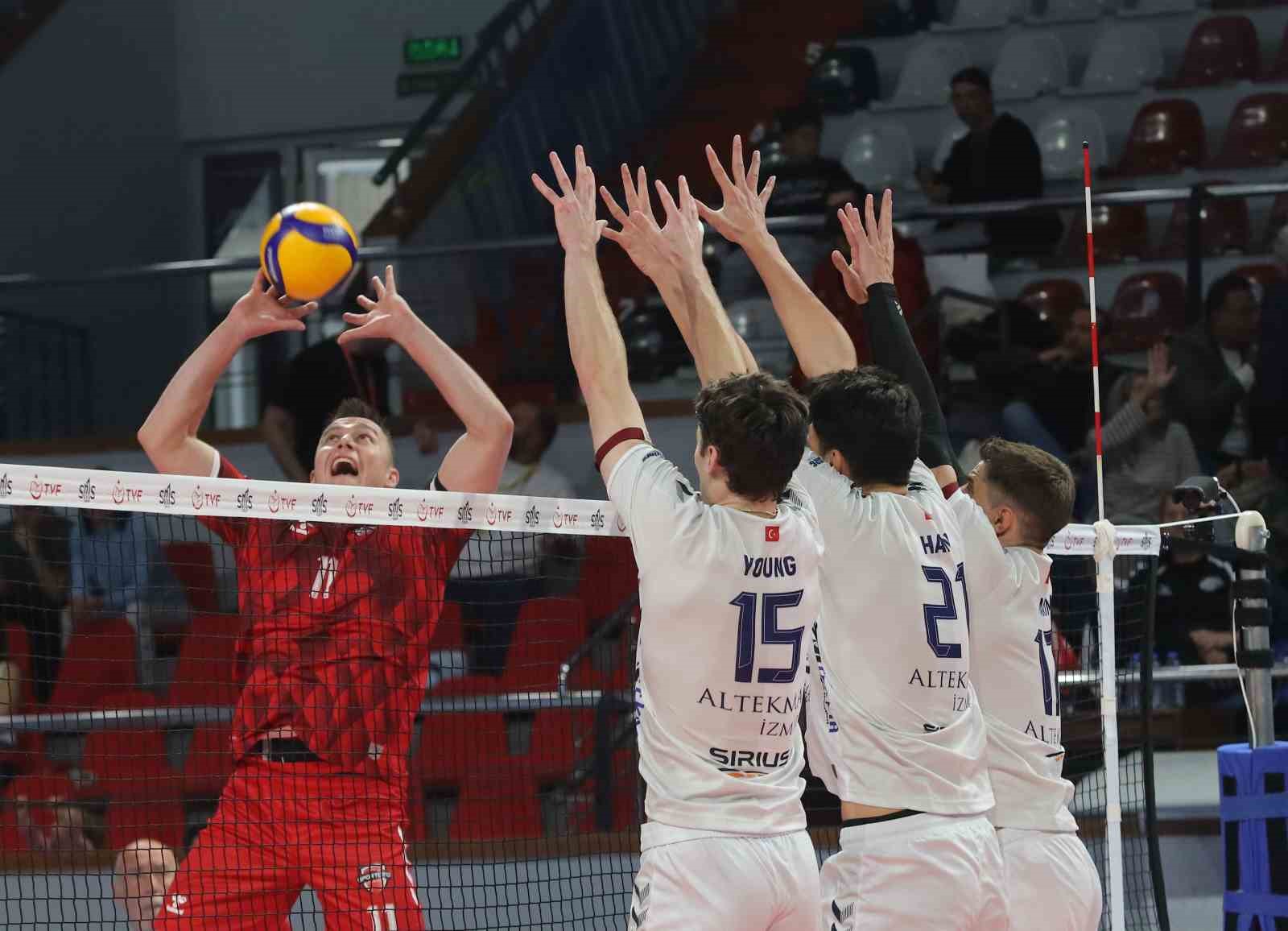EFELER LİGİ'NİN İLK HAFTASINDA ALTEKMA SAHASINDA SPOR TOTO'YU 3-2 MAĞLUP ETTİ.