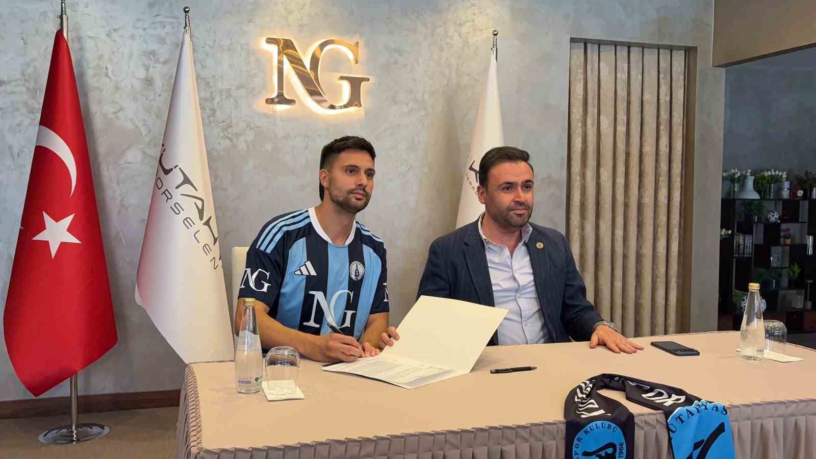 TFF 2. LİG TAKIMLARINDAN KÜTAHYASPOR, 32 YAŞINDAKİ SAVUNMA OYUNCUSU TARKAN SERBEST’İ KADROSUNA KATTI