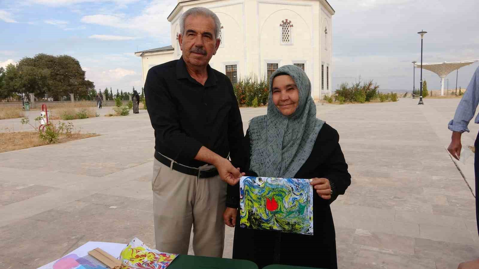 ADIYAMAN'DA 1 EKİM DÜNYA YAŞLILAR GÜNÜ DOLAYISIYLA AİLE VE SOSYAL HİZMETLER ADIYAMAN İL MÜDÜRLÜĞÜ TARAFINDAN YAŞLI VATANDAŞLARA YÖNELİK PROGRAM DÜZENLENDİ.