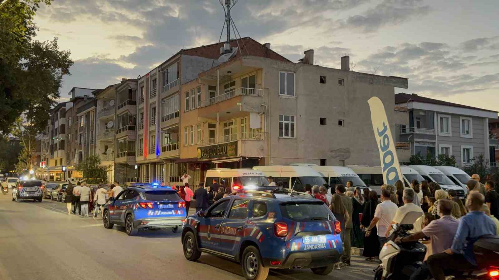 SAMSUN'UN VEZİRKÖPRÜ İLÇESİNDE BEDENSEL ENGELLİ İLYAS MERT ÇELİK'İN ASKERLİK HAYALİ, AİLESİ VE YAKINLARI TARAFINDAN DÜZENLENEN ÖZEL PROGRAMLA GERÇEĞE DÖNÜŞTÜ.