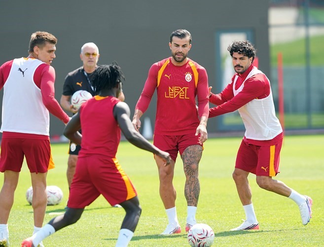 GALATASARAY, TRENDYOL SÜPER LİG’İN 2. HAFTASINDA ERZURUMSPOR FK İLE OYNAYACAĞI MAÇIN HAZIRLIKLARINI YAPTIĞI ANTRENMANLA SÜRDÜRDÜ.