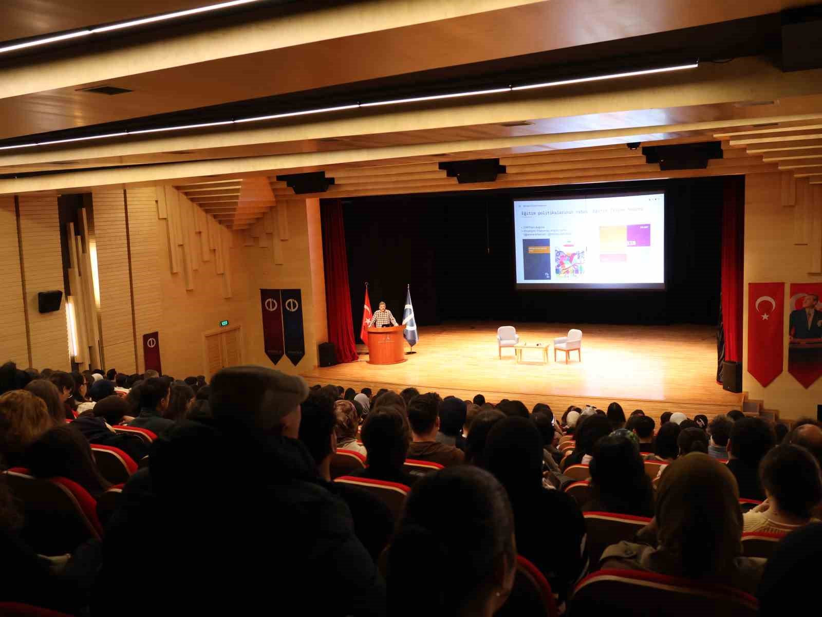 PROF. DR. ADNAN BOYACI, ESKİŞEHİR’DE DÜZENLENEN "OKULA VERİYLE BAKMAK" ETKİNLİĞİNDE ÖĞRENCİ VE AKADEMİSYENLERLE BULUŞARAK, KÜRESEL ÖĞRENME KRİZİNE KARŞI EĞİTİMİN EN TEMEL STRATEJİK AKTÖRÜNÜN ÖĞRETMENLER VE OKUL YÖNETİCİLERİ OLDUĞUNU VURGULADI.